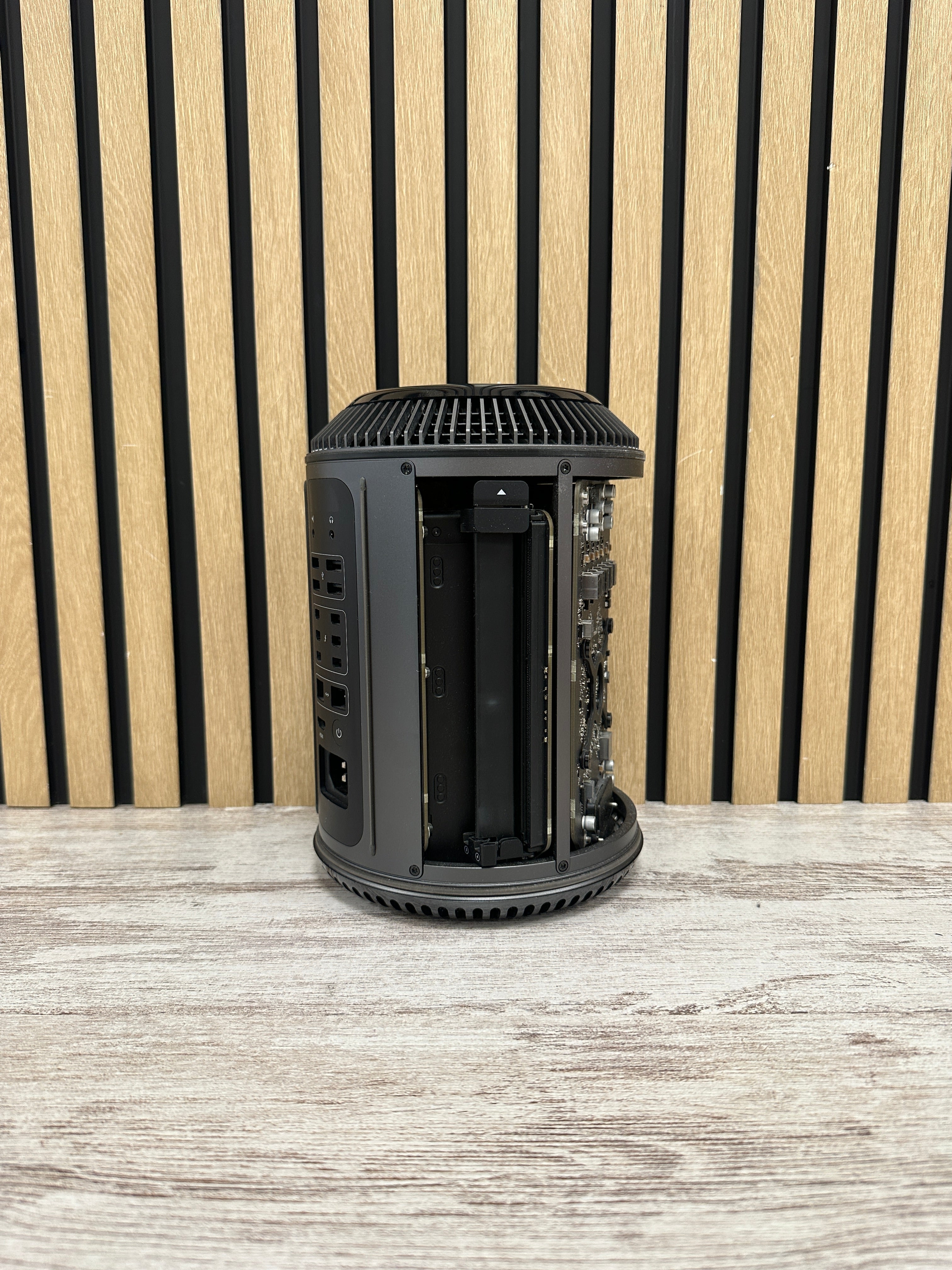 Mac Pro 2013 D500 Xeon E5-2970v2 2.7GHz (Total: 12 núcleos) 64GB 1TB SSD