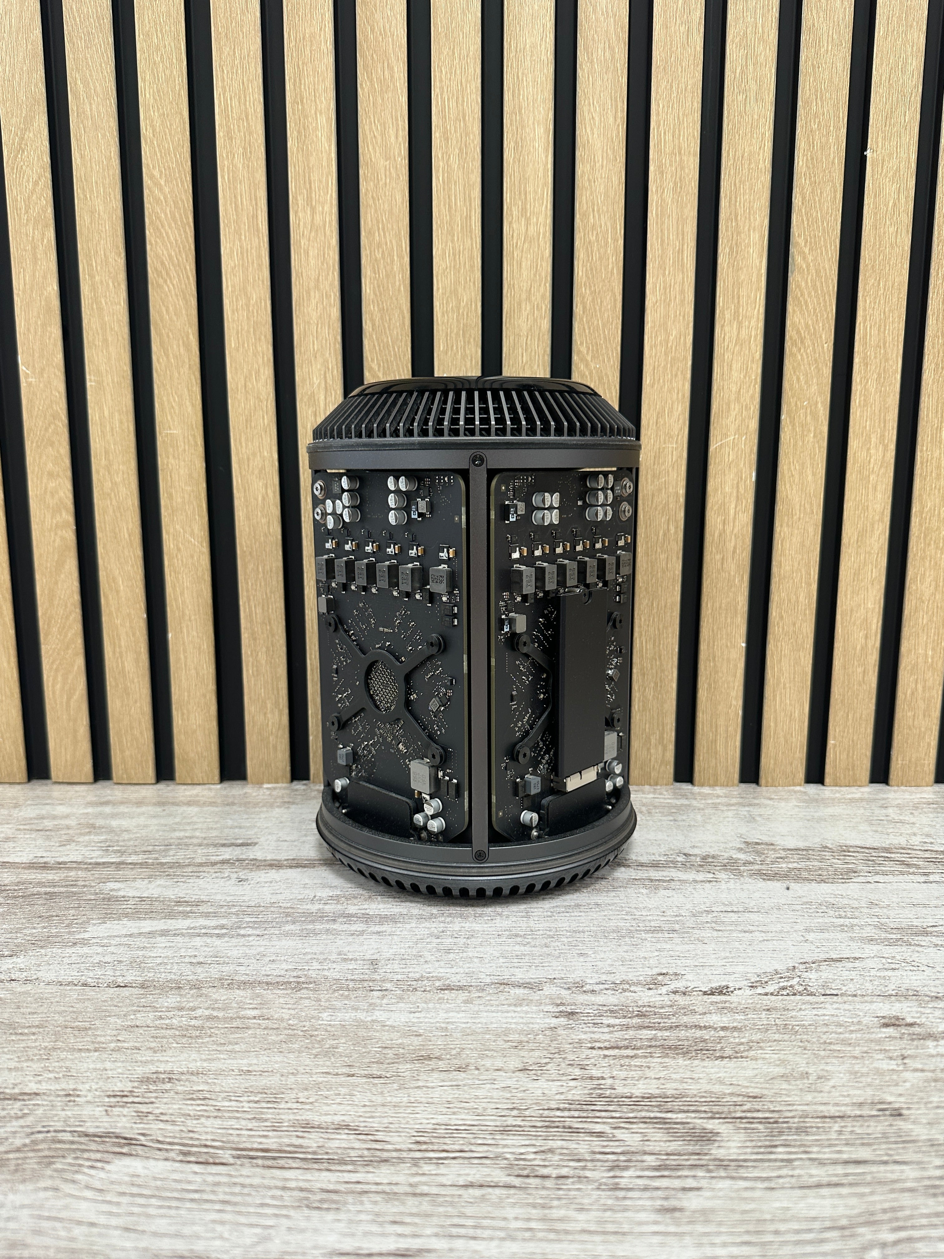 Mac Pro 2013 D500 Xeon E5-2970v2 2.7GHz (Total: 12 núcleos) 64GB 1TB SSD