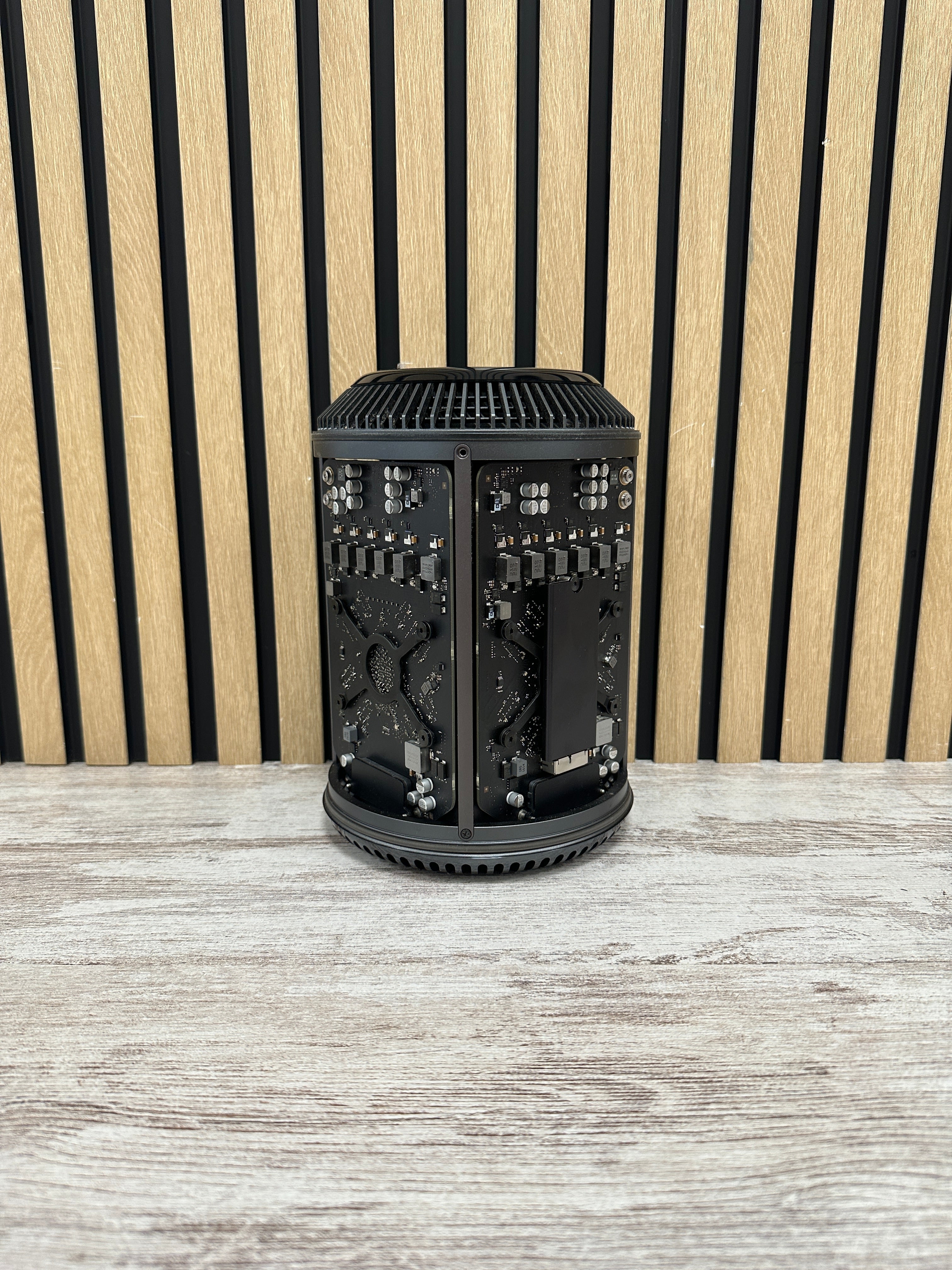 Mac Pro 2013 D300 Xeon E5-1620v2 3.7GHz (Total: 4 núcleos) 64GB 1TB SSD