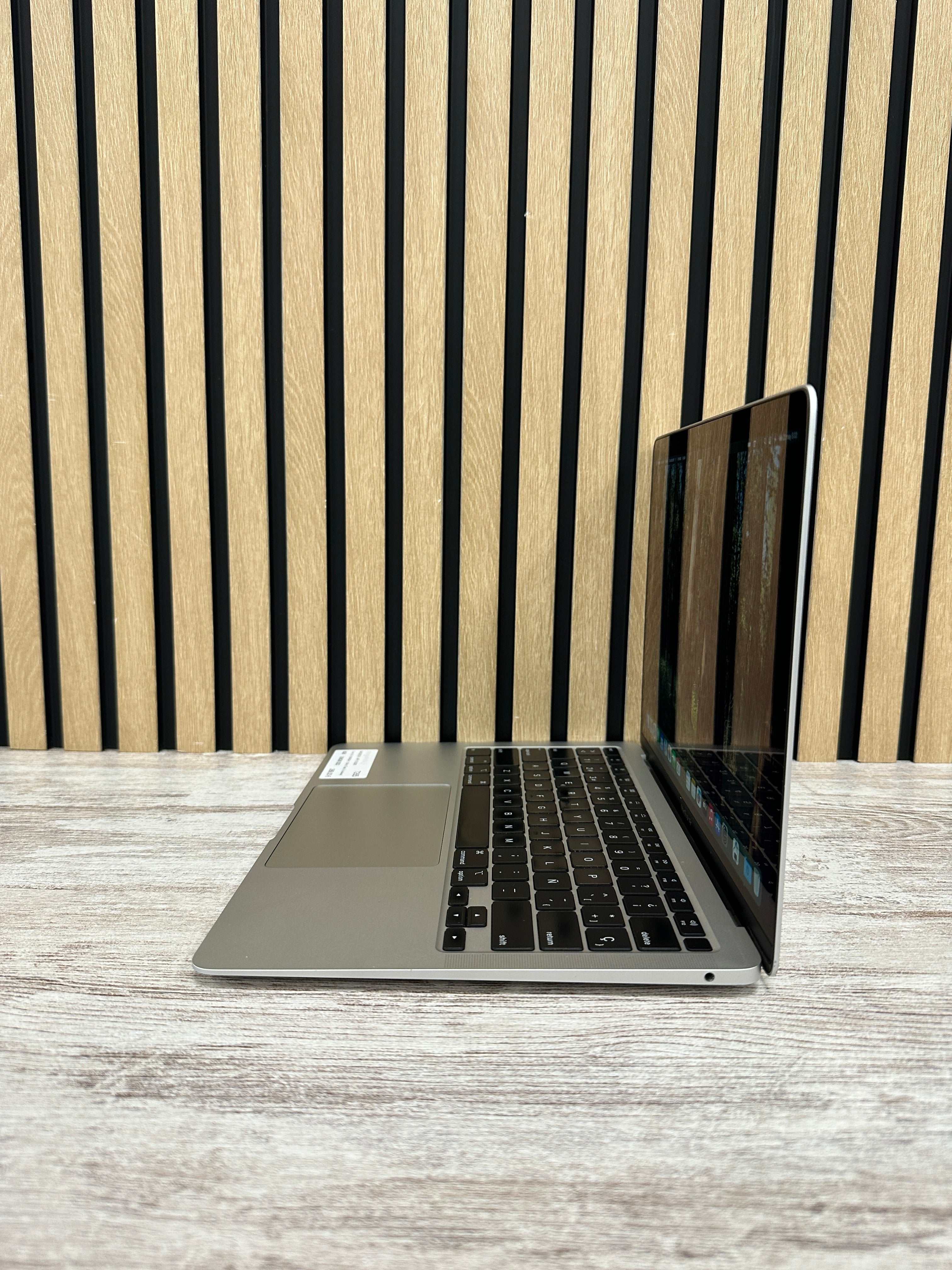 AIR 13 2020 Core i3 i3-1000NG4 1.1GHz (Total: 2 núcleos) 8GB 256GB SSD