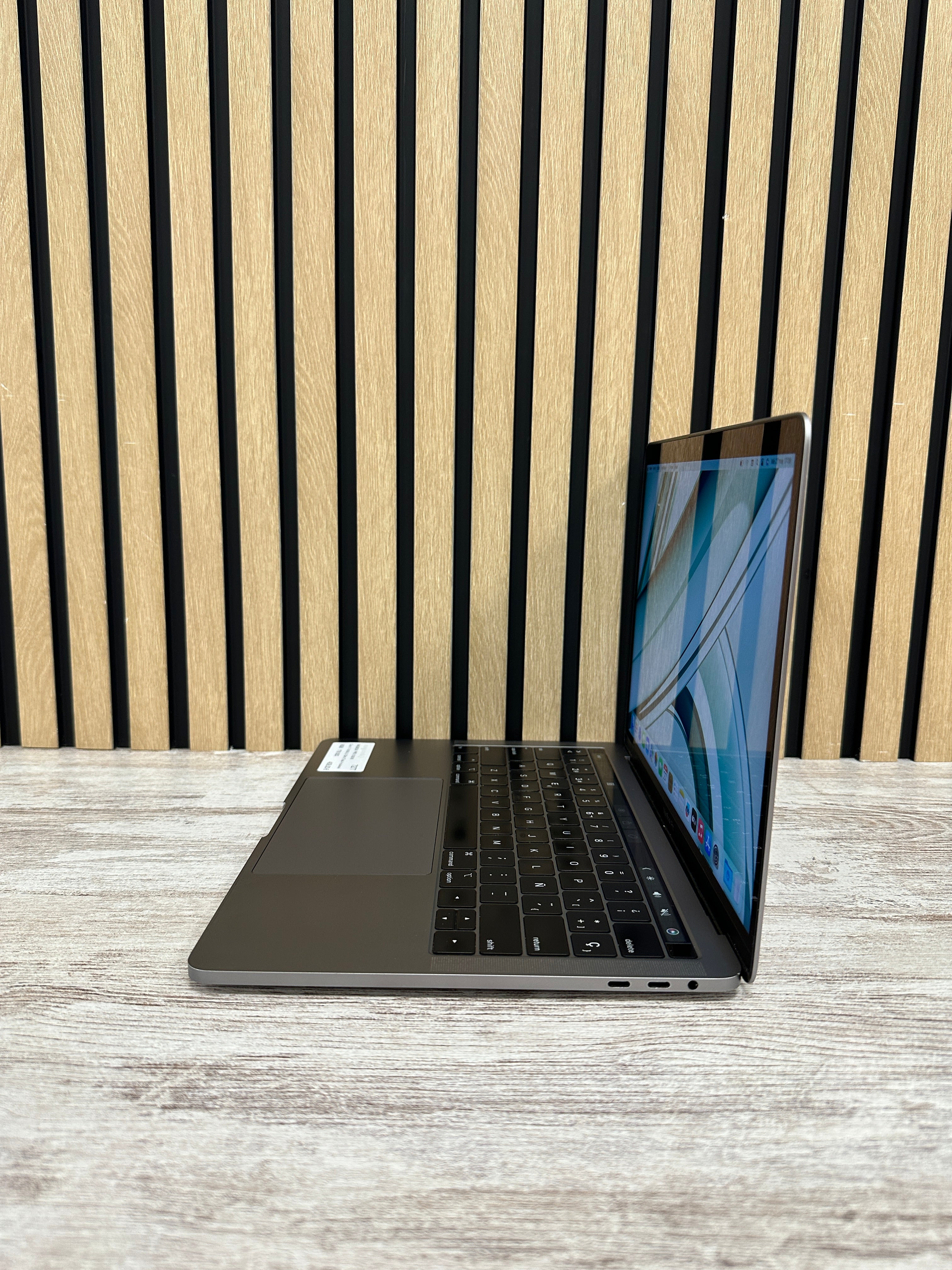 MacBook Pro 13" 2018 i7 16GB 1TB SSD - Moyacell
