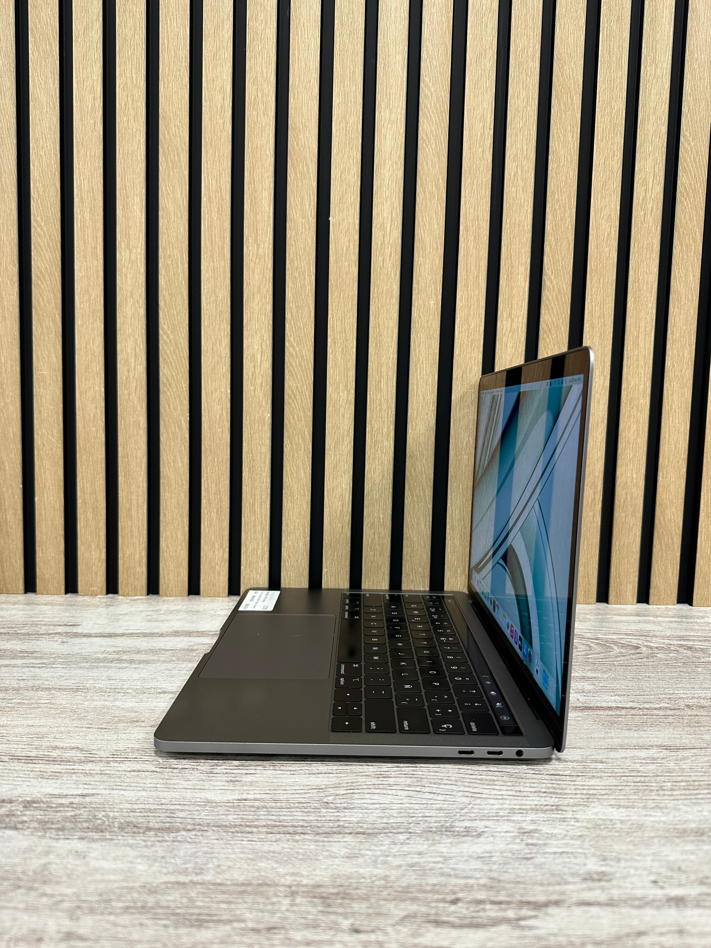 PRO 13 2018 Core i5 i5-8259U 2.3GHz (Total: 4 núcleos) 8GB 256GB SSD
