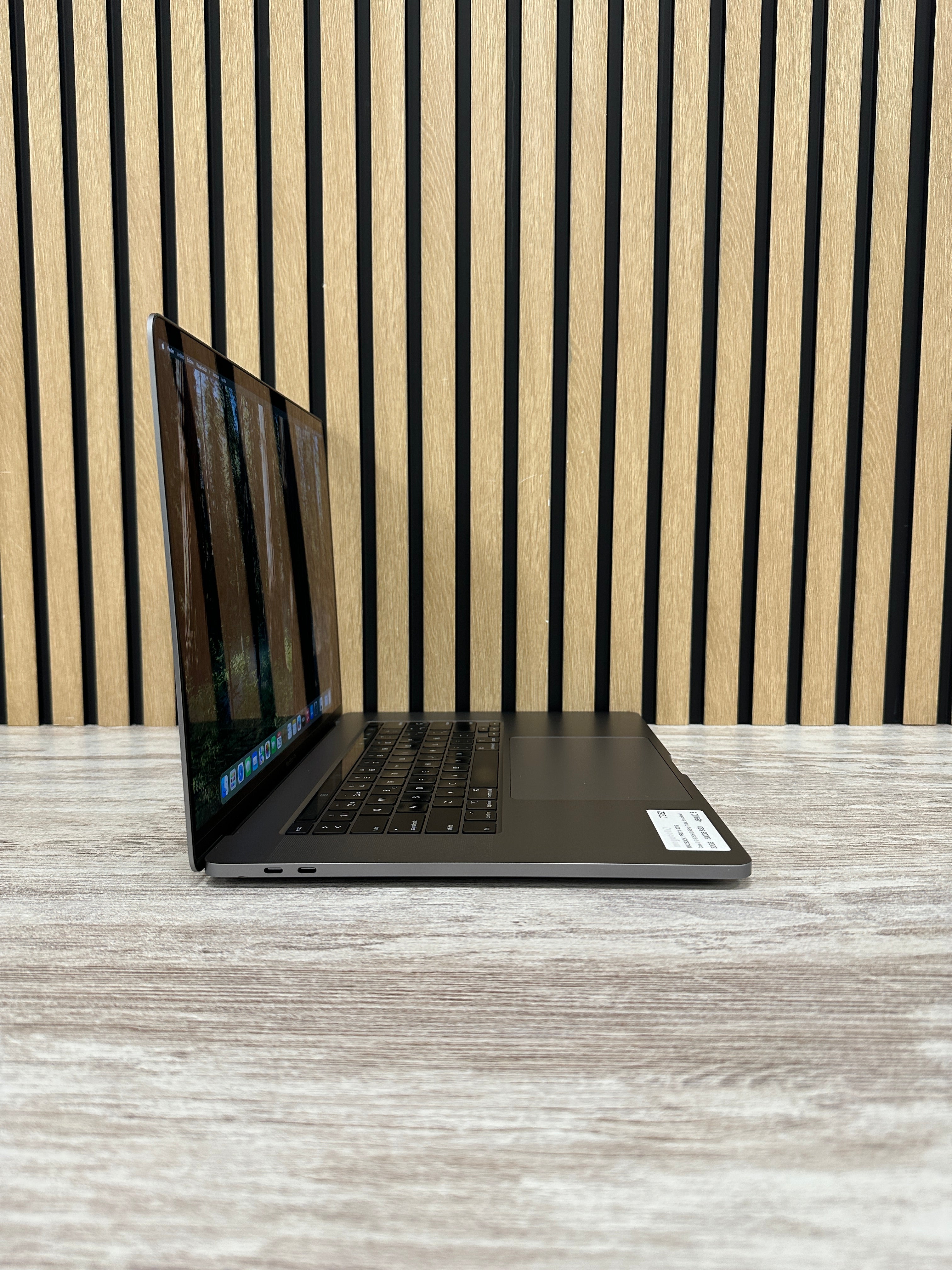 PRO 16 2019 Core i7 i7-9750H 2.6GHz (Total: 6 núcleos) 32GB 500GB SSD