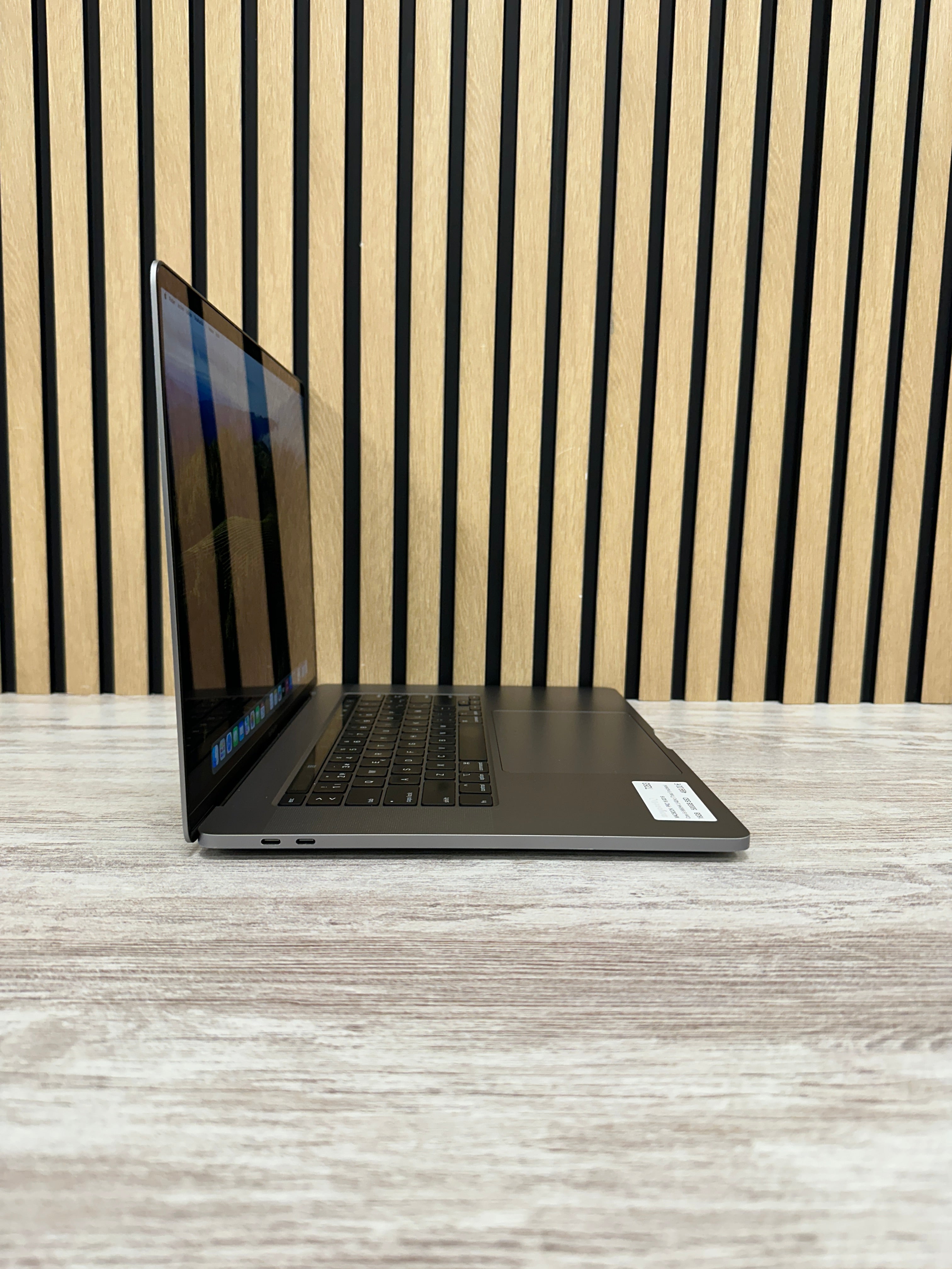 PRO 16 2019 Core i9 9980HK 2.4GHz (Total: 8 núcleos) 16GB 500GB SSD