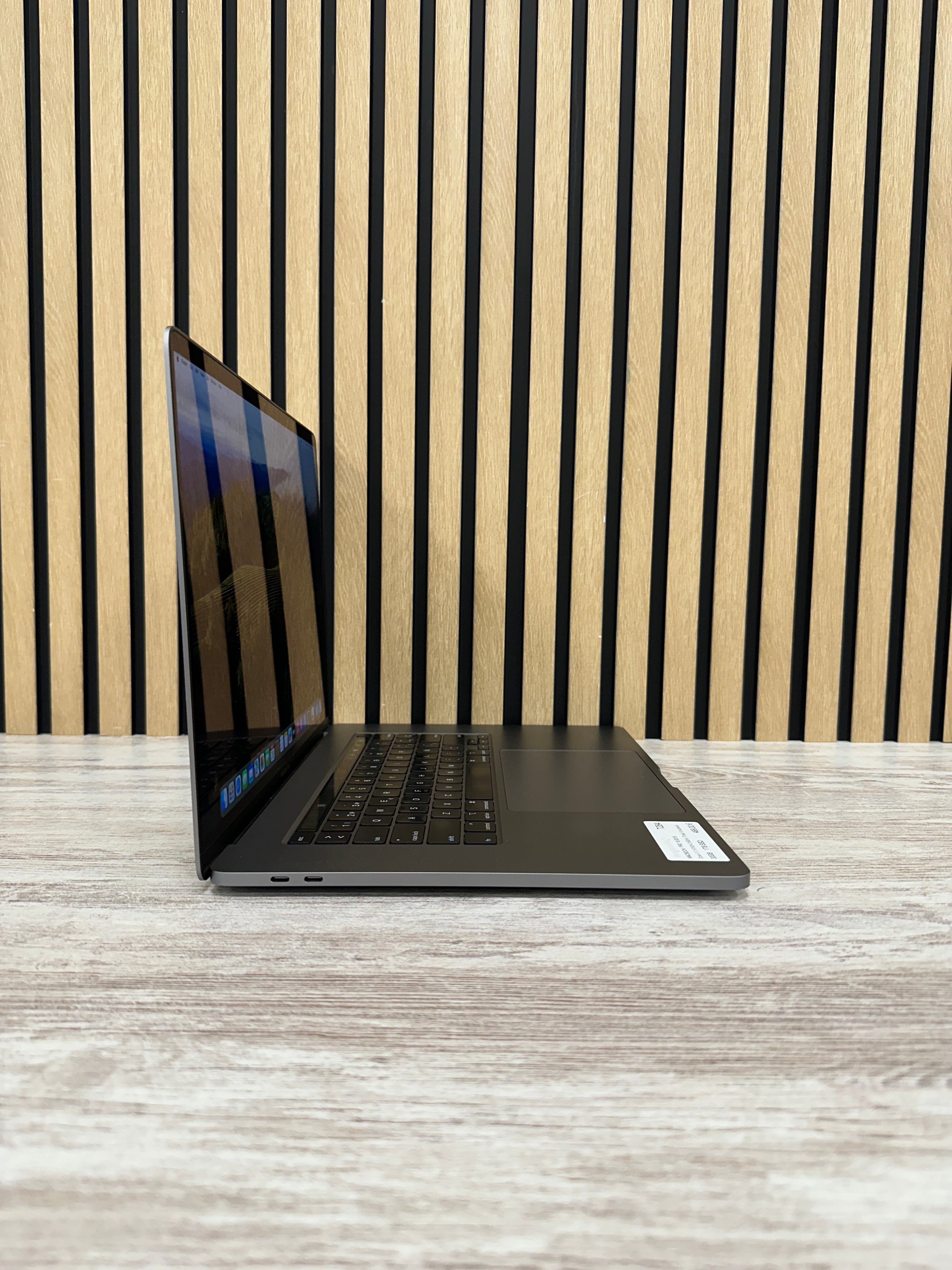 PRO 16 2019 Core i7 i7-9750H 2.6GHz (Total: 6 núcleos) 32GB 1TB SSD