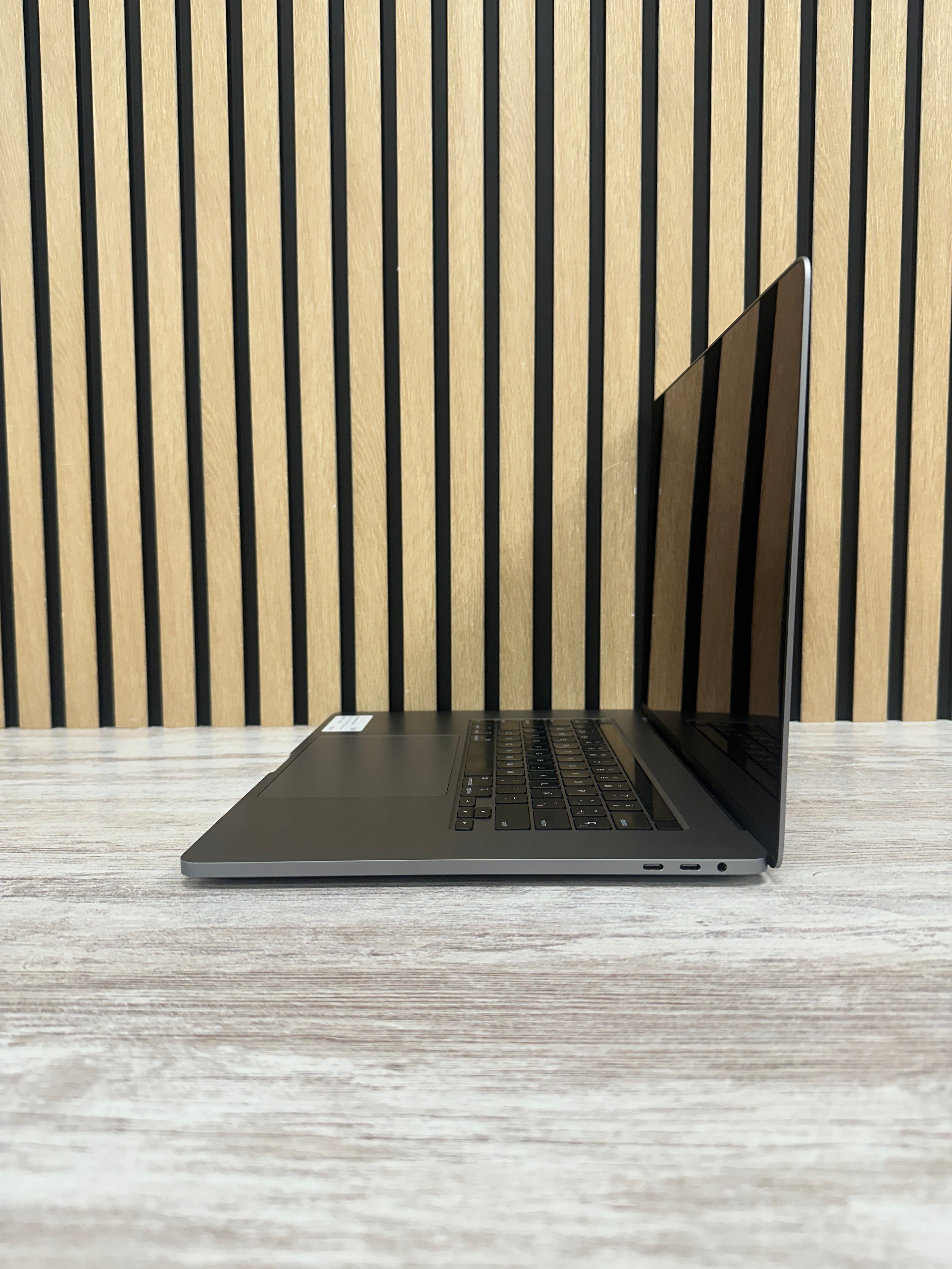 PRO 16 2019 Core i7 i7-9750H 2.6GHz (Total: 6 núcleos) 32GB 1TB SSD