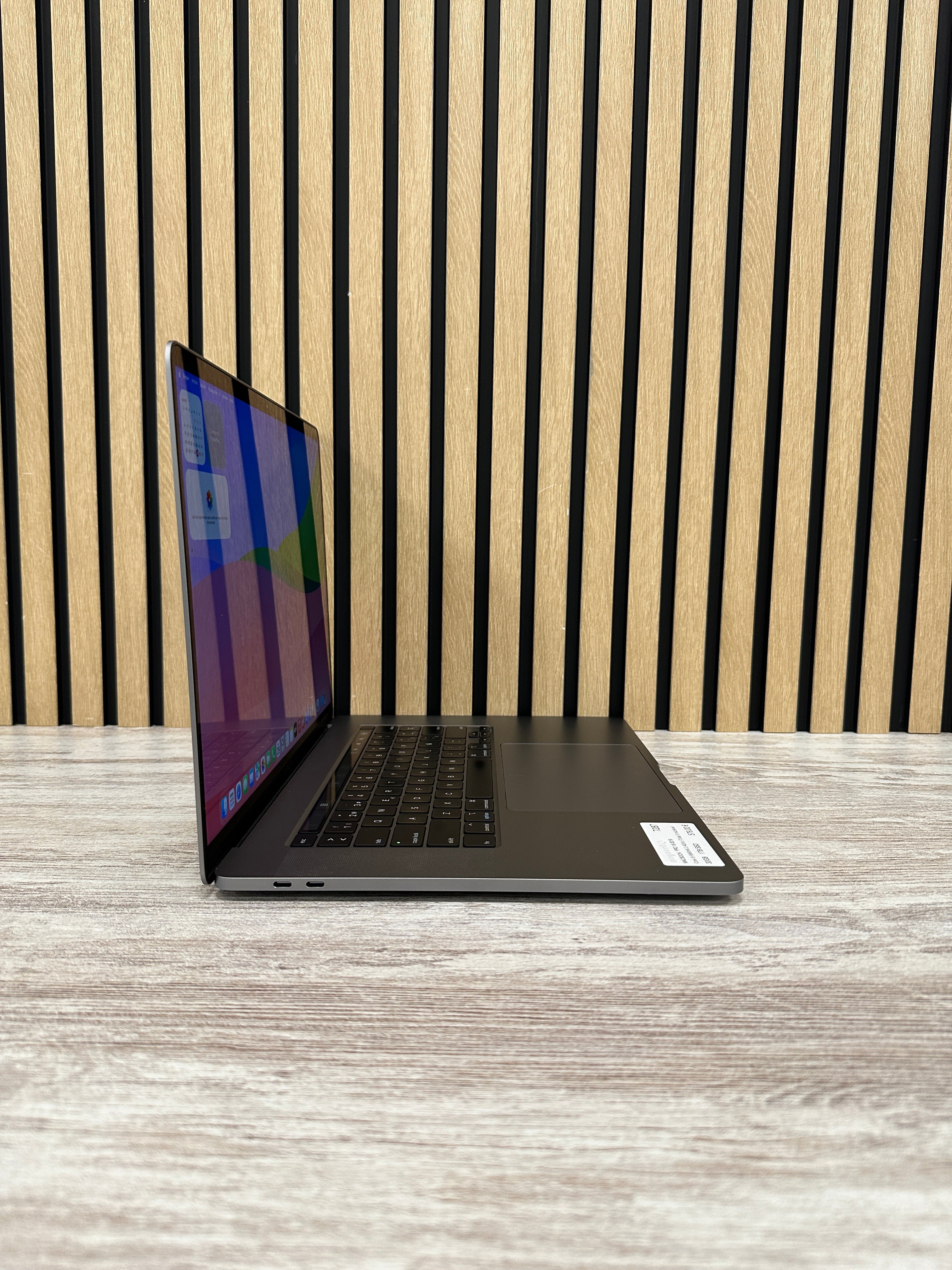 PRO 16 2019 Core i9 9980HK 2.4GHz (Total: 8 núcleos) 32GB 1TB SSD