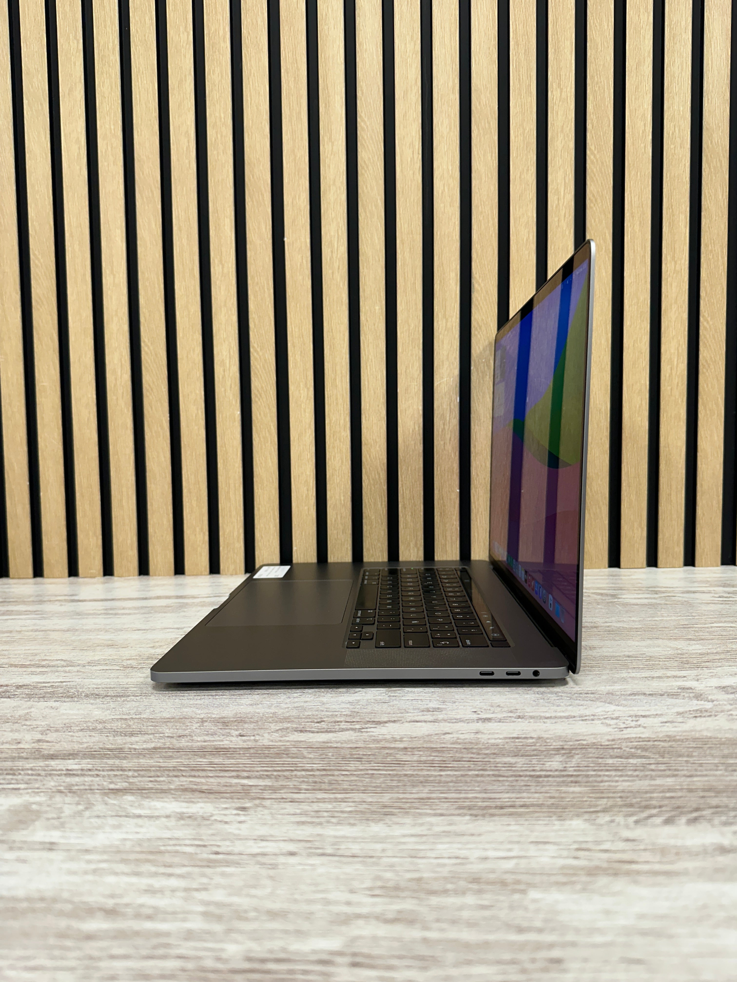 PRO 16 2019 Core i9 9980HK 2.4GHz (Total: 8 núcleos) 32GB 1TB SSD