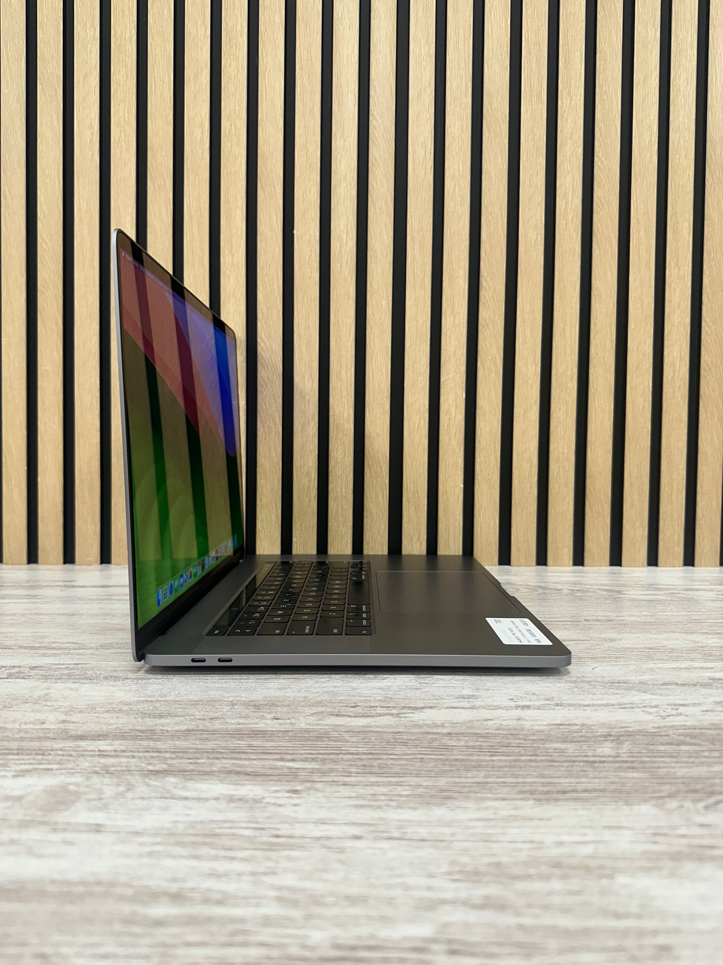 PRO 16 2019 Core i7 i7-9750H 2.6GHz (Total: 6 núcleos) 16GB 500GB SSD