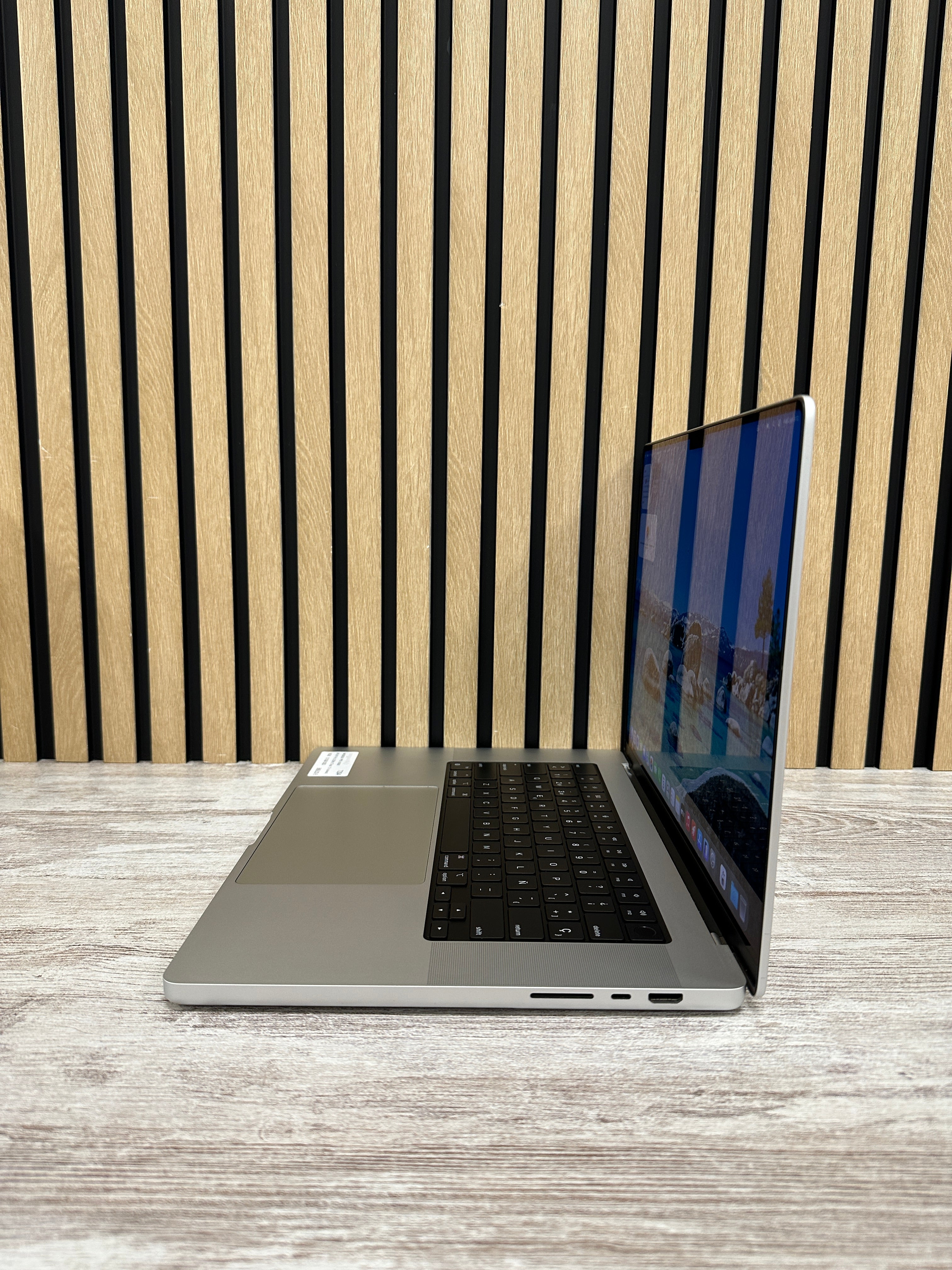 PRO 16 2021 M1 M1 Pro 3.2GHz (Total: 10 núcleos) 16GB 512GB SSD