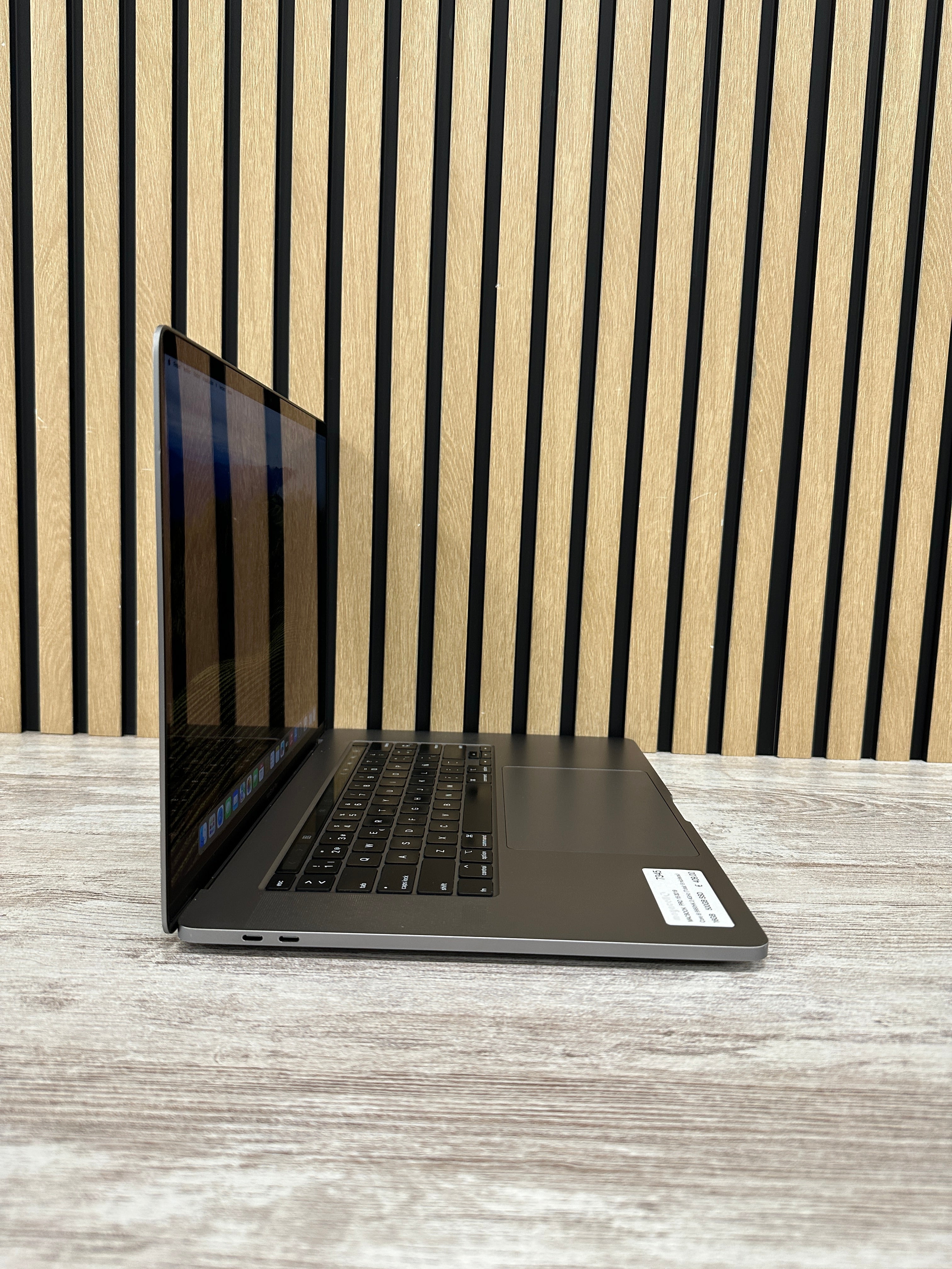 PRO 16 2019 Core i9 9980HK 2.4GHz (Total: 8 núcleos) 16GB 500GB SSD