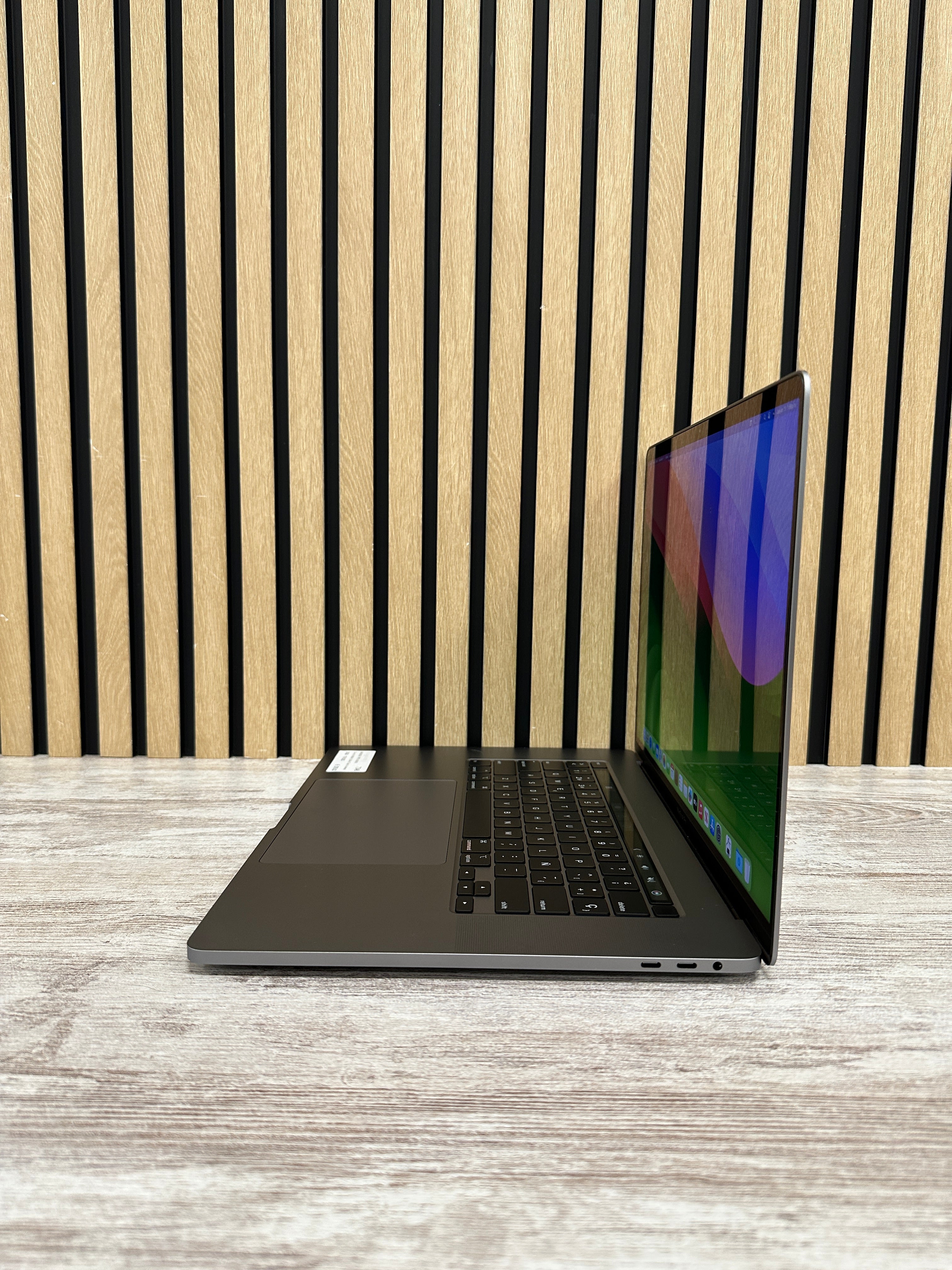 PRO 16 2019 Core i9 i9-9880H 2.3GHz (Total: 8 núcleos) 32GB 1TB SSD