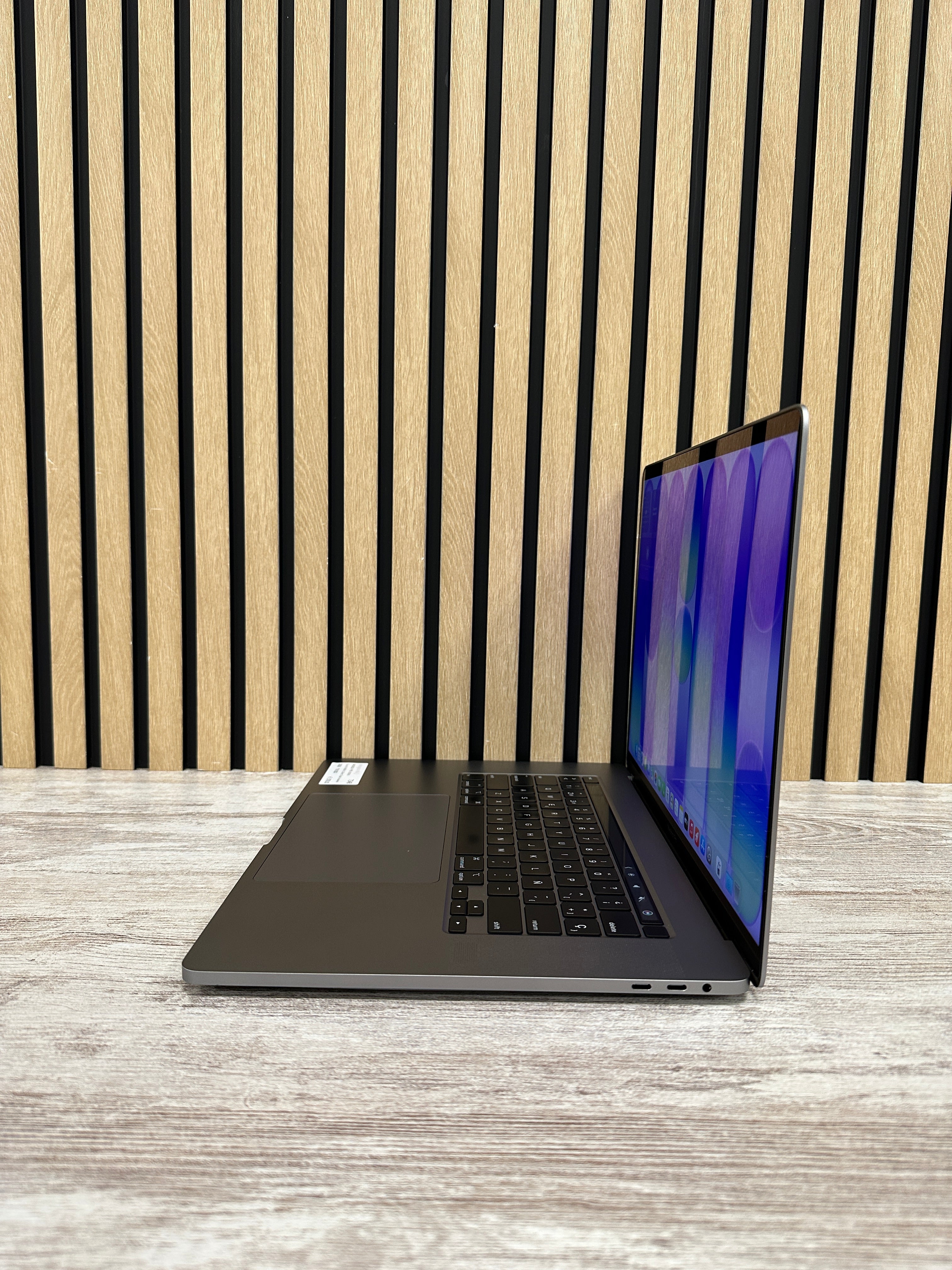 PRO 16 2019 Core i9 i9-9880H 2.3GHz (Total: 8 núcleos) 32GB 1TB SSD