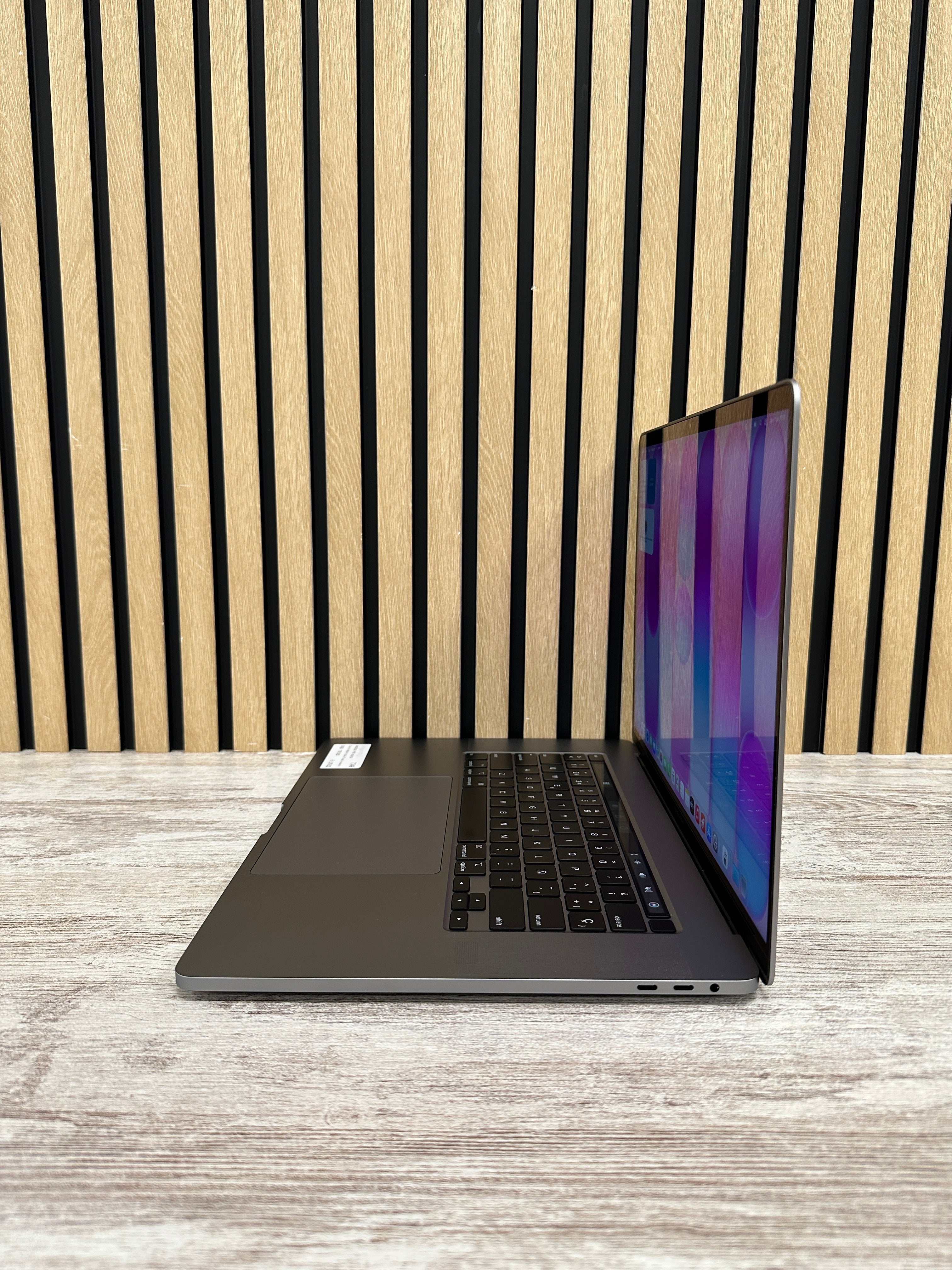 PRO 16 2019 Core i9 i9-9880H 2.3GHz (Total: 8 núcleos) 32GB 1TB SSD