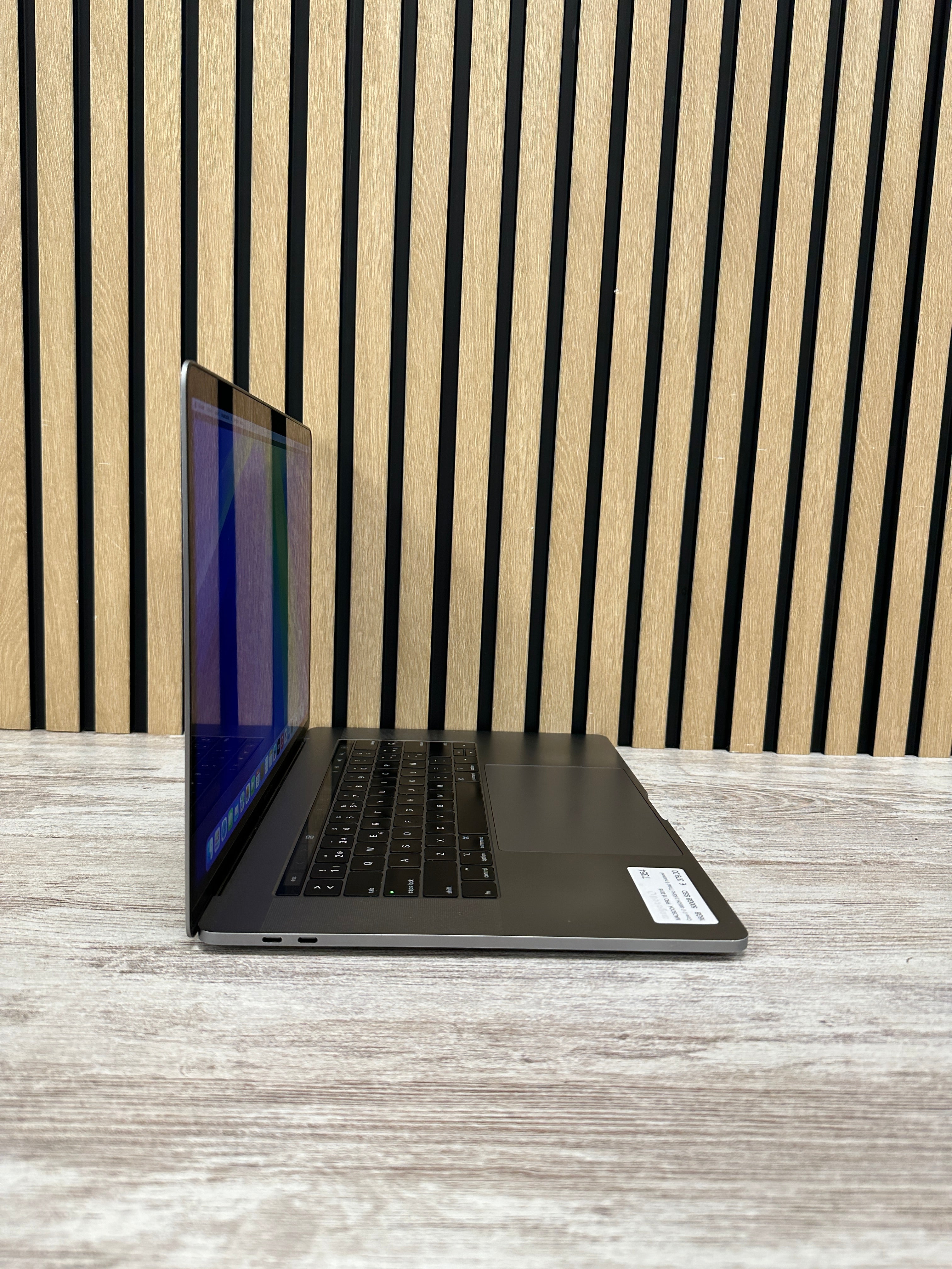 MacBook Pro 15" 2018 i7 16GB 500GB SSD