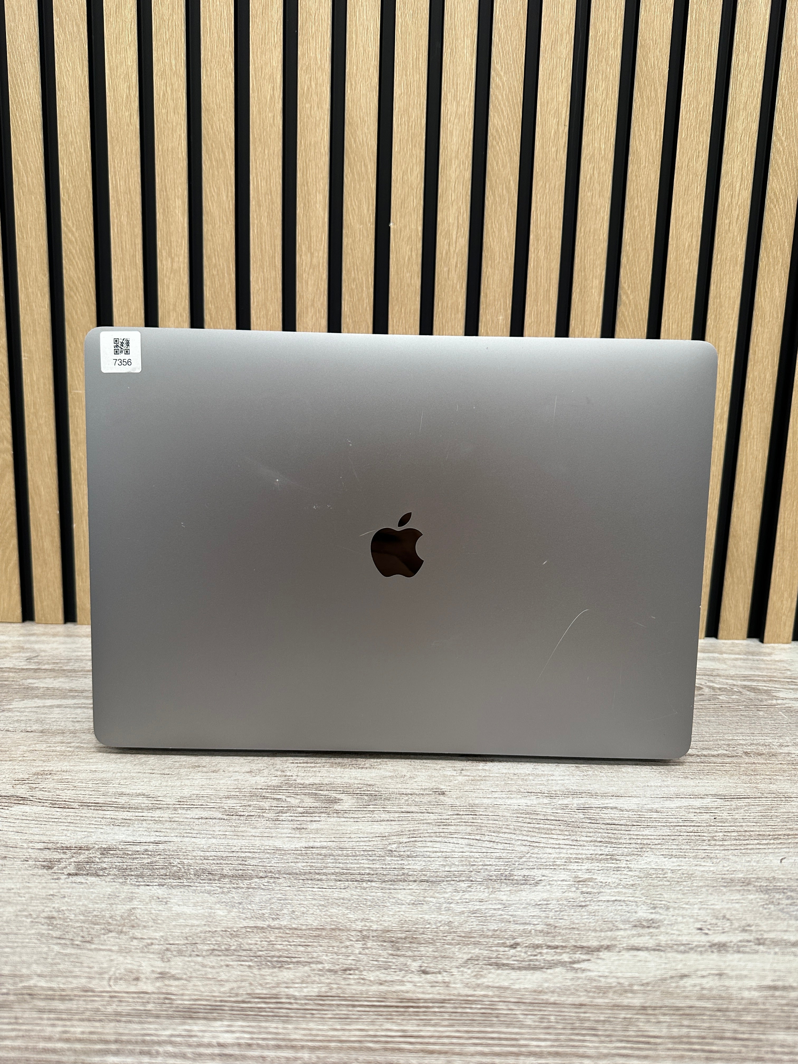 PRO 16 2019 Core i9 i9-9880H 2.3GHz (Total: 8 núcleos) 32GB 1TB SSD - Moyacell