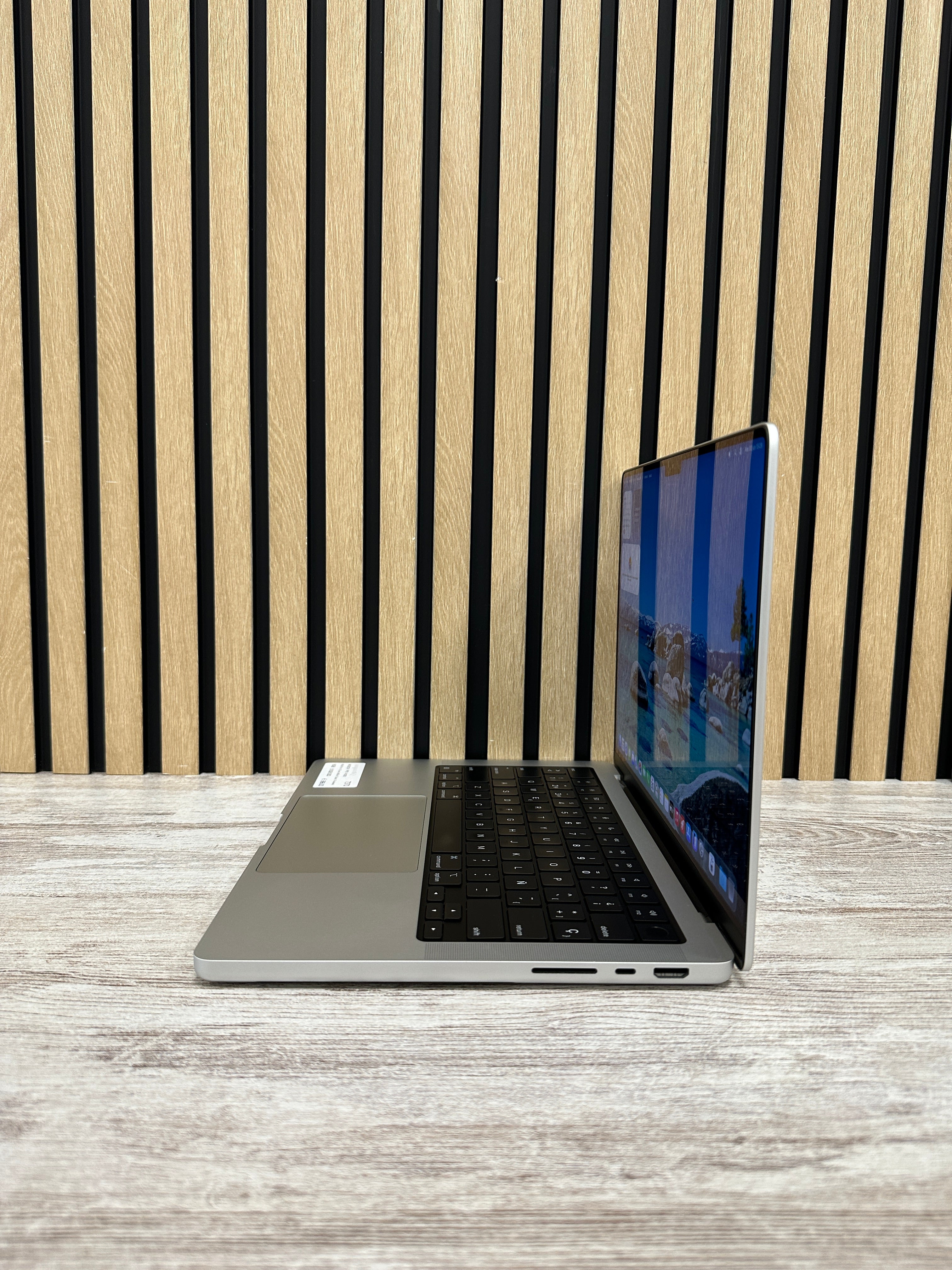 PRO 14 2023 M2 M2 Pro 10 Core 3.48GHz (Total: 10 núcleos) 16GB 512GB SSD