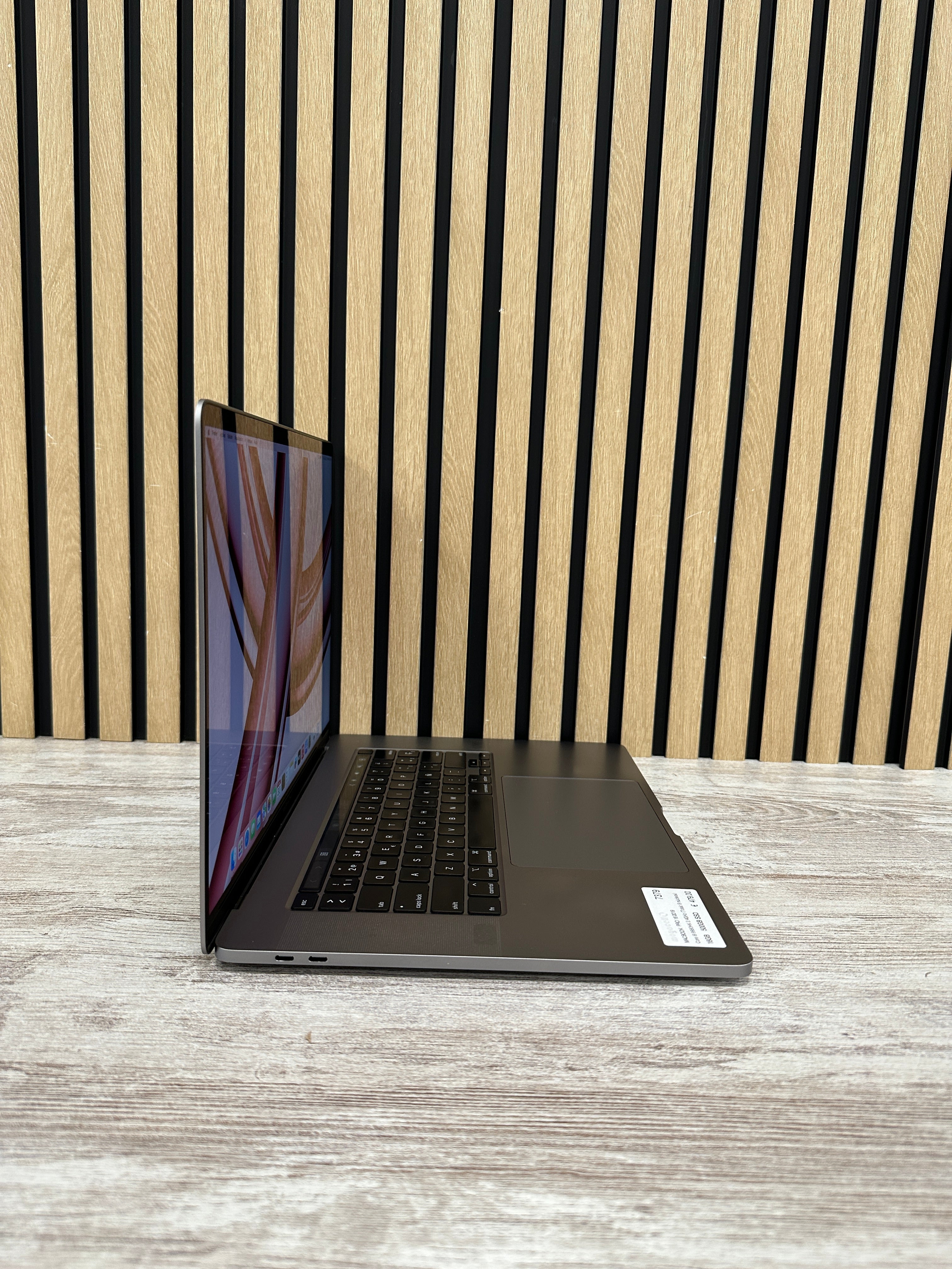 PRO 16 2019 Core i9 9980HK 2.4GHz (Total: 8 núcleos) 16GB 500GB SSD