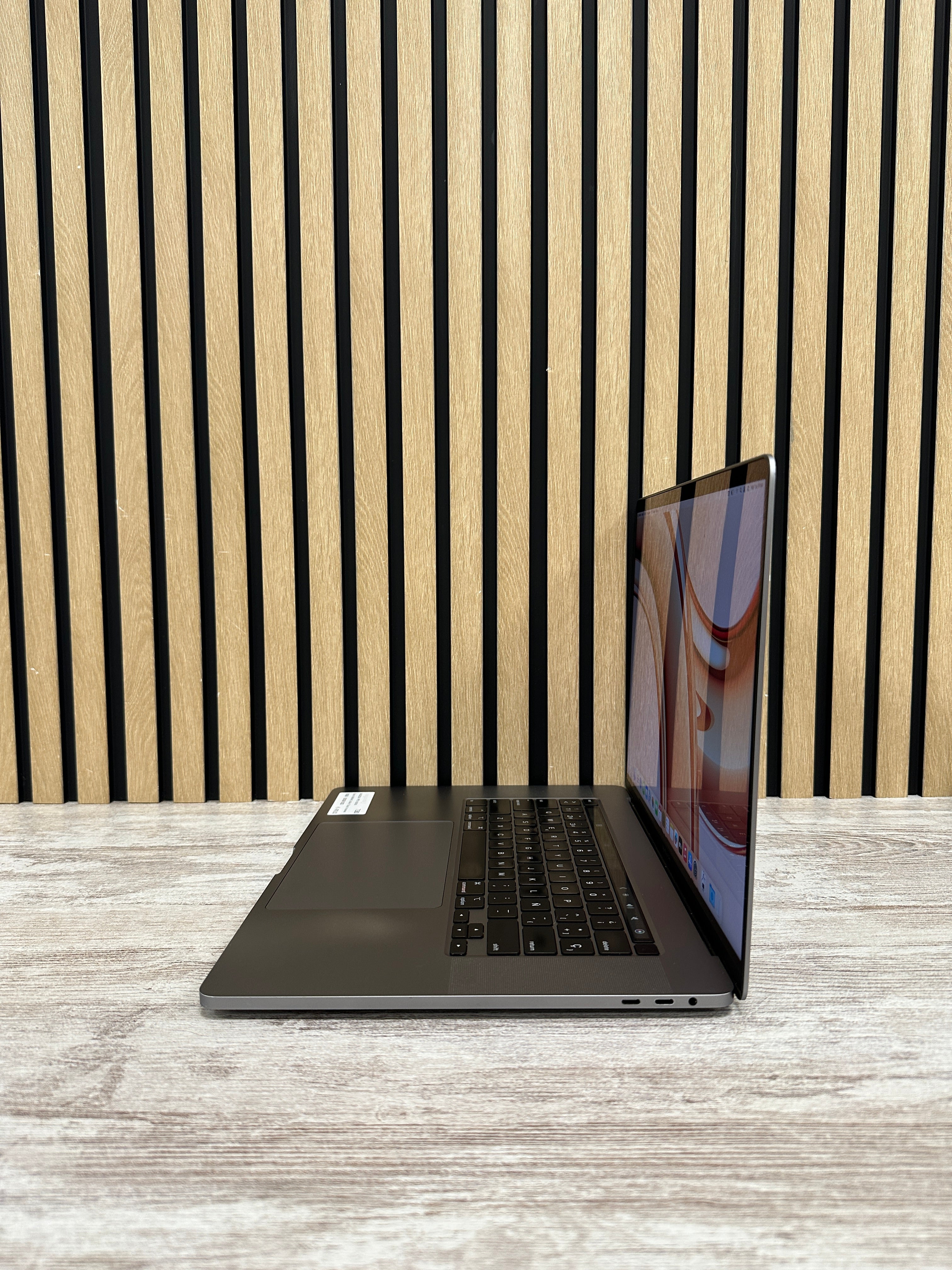 PRO 16 2019 Core i9 9980HK 2.4GHz (Total: 8 núcleos) 16GB 500GB SSD