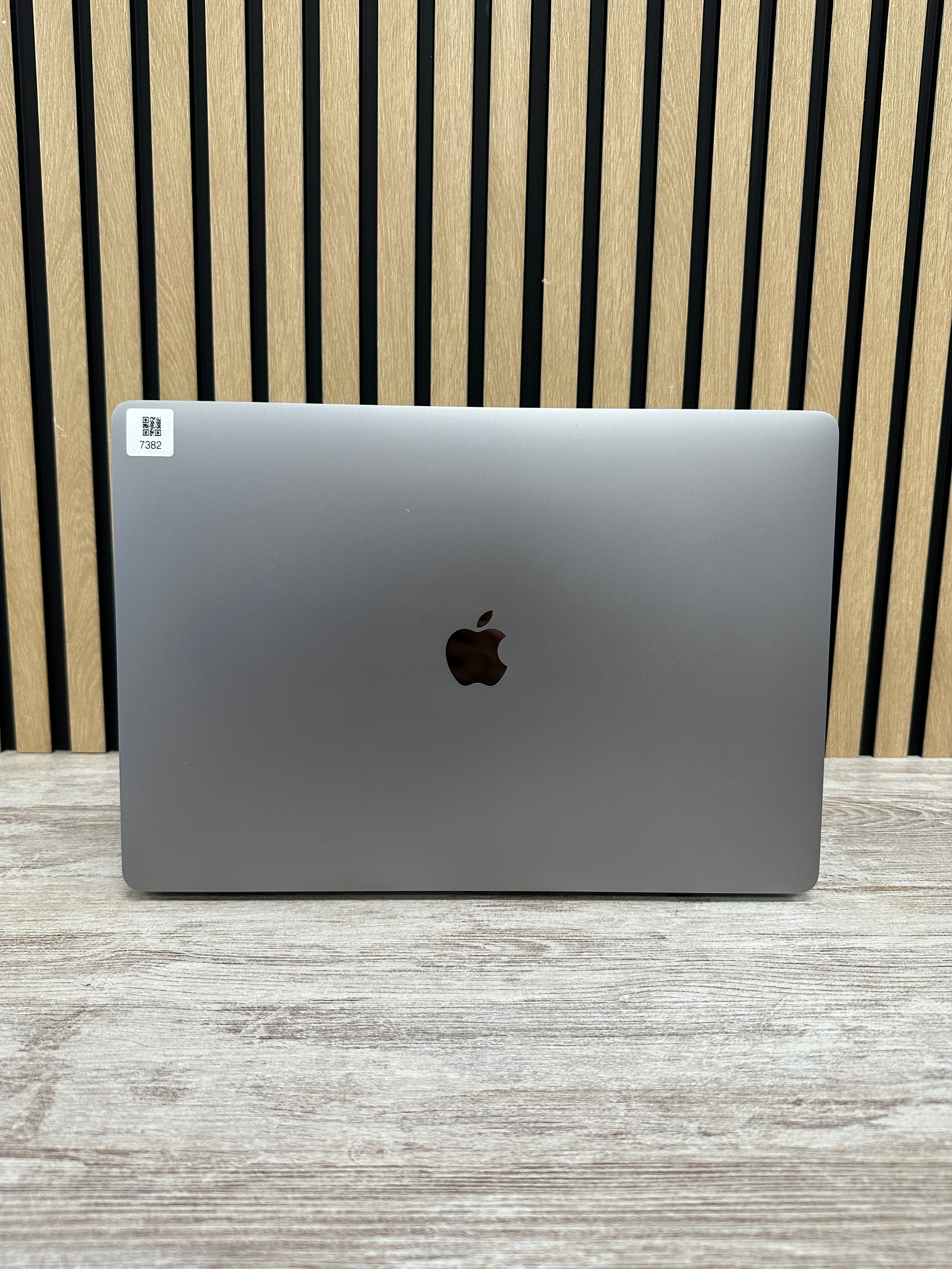 PRO 16 2019 Core i9 9980HK 2.4GHz (Total: 8 núcleos) 16GB 500GB SSD