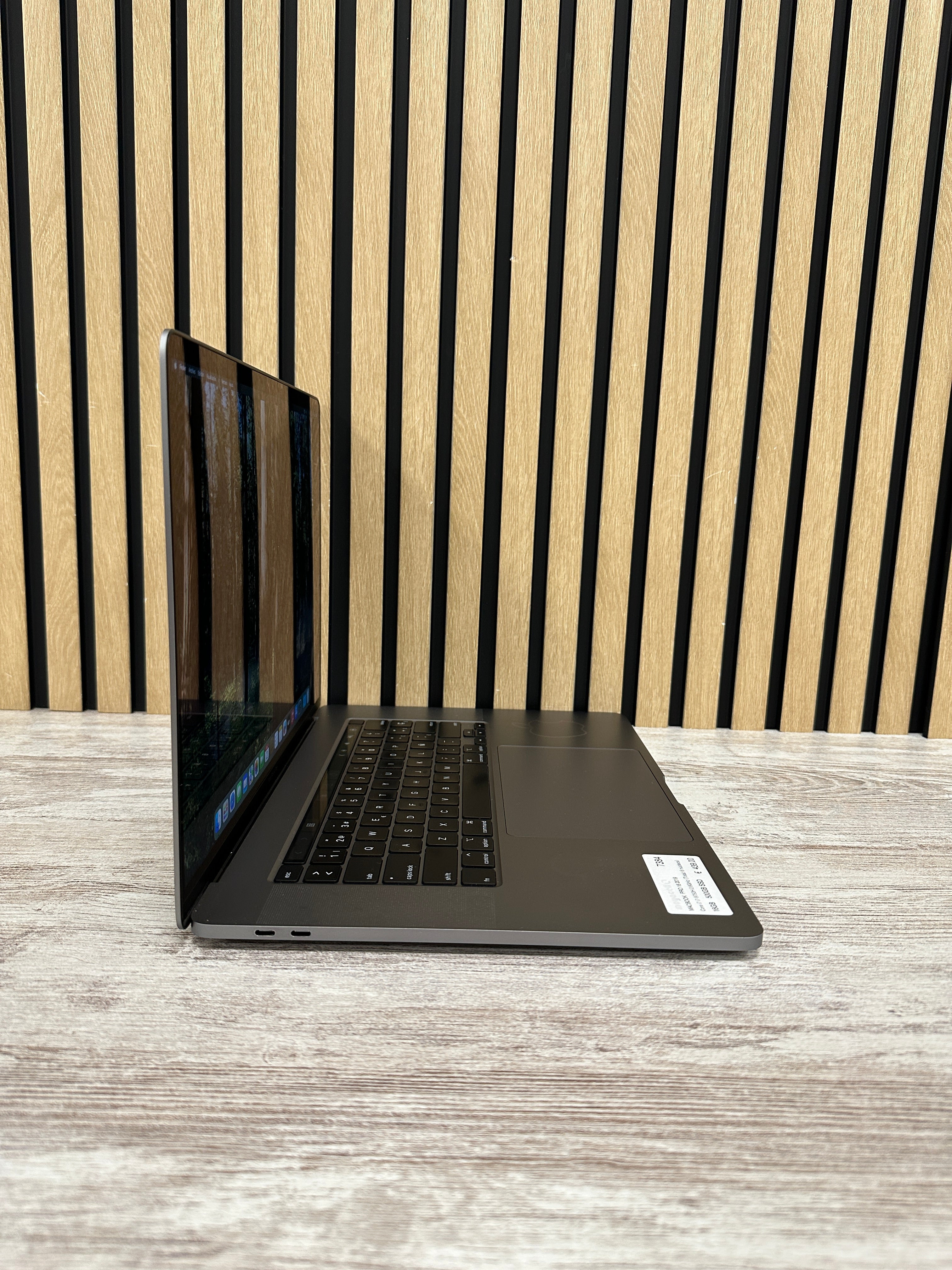 PRO 16 2019 Core i7 i7-9750H 2.6GHz (Total: 6 núcleos) 16GB 500GB SSD - Moyacell