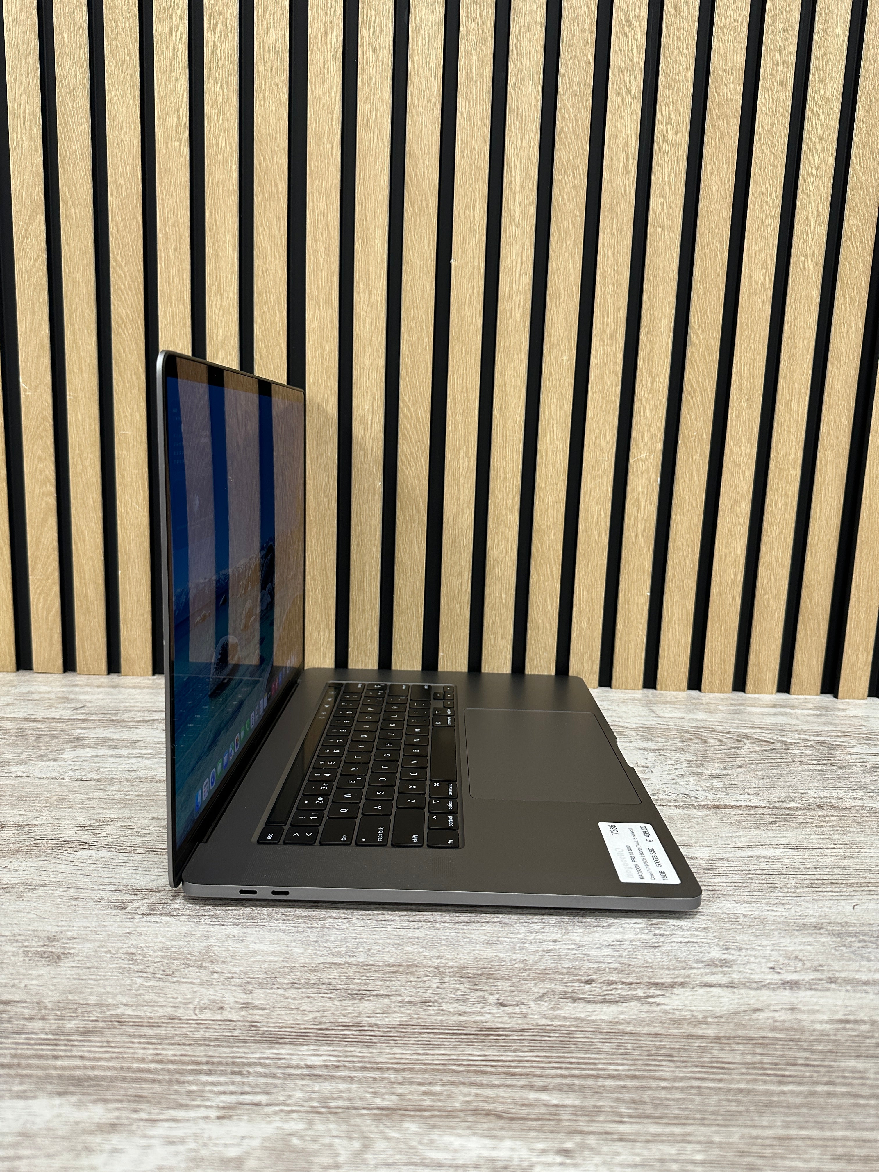 PRO 16 2019 Core i7 i7-9750H 2.6GHz (Total: 6 núcleos) 16GB 500GB SSD
