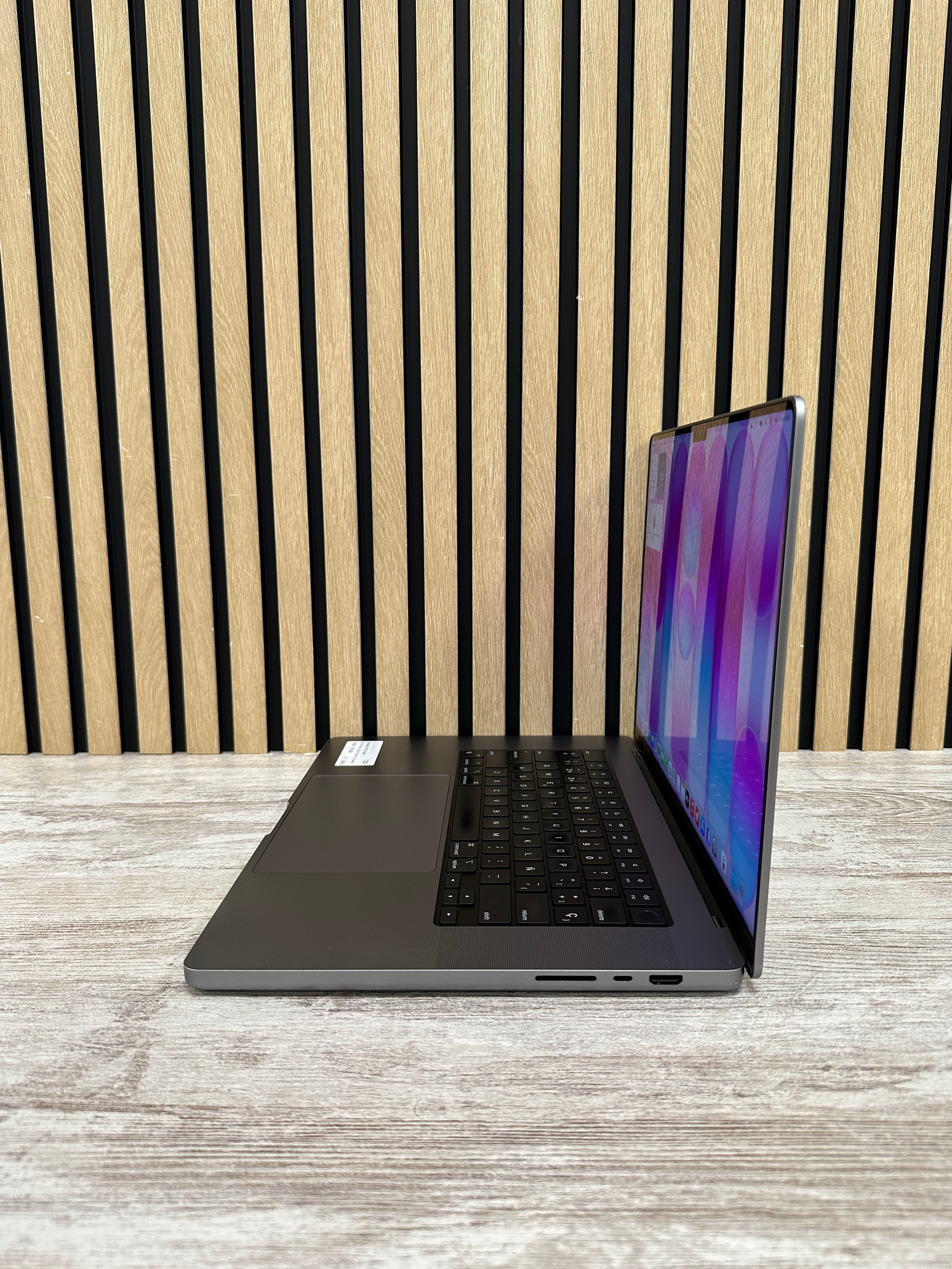 PRO 16 2021 M1 M1 Max 3.2GHz (Total: 10 núcleos) 32GB 1TB SSD