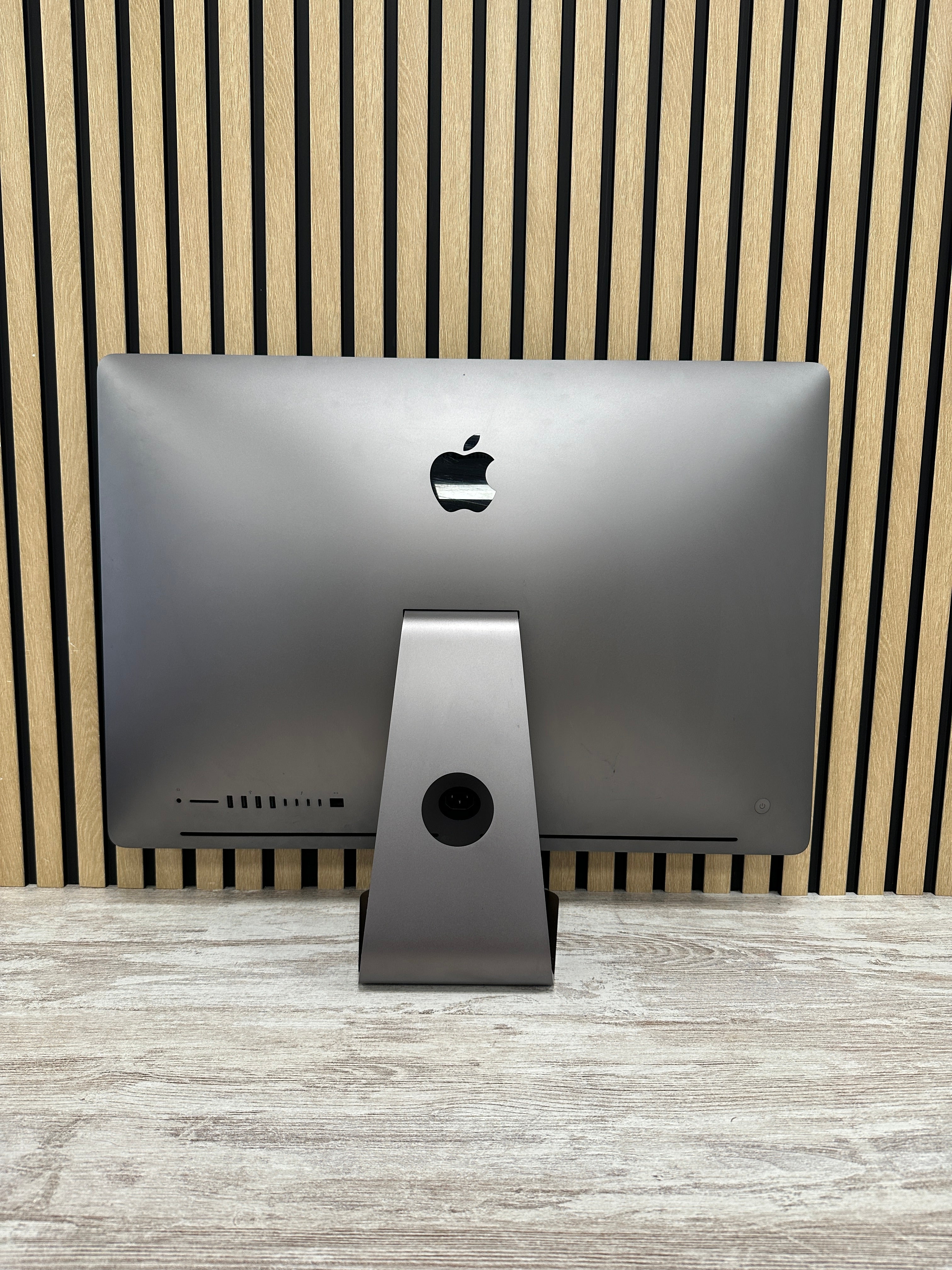 IMAC PRO 2017 27 Xeon W 2150B 3.0GHz (Total: 10 núcleos) 64GB 1TB SSD