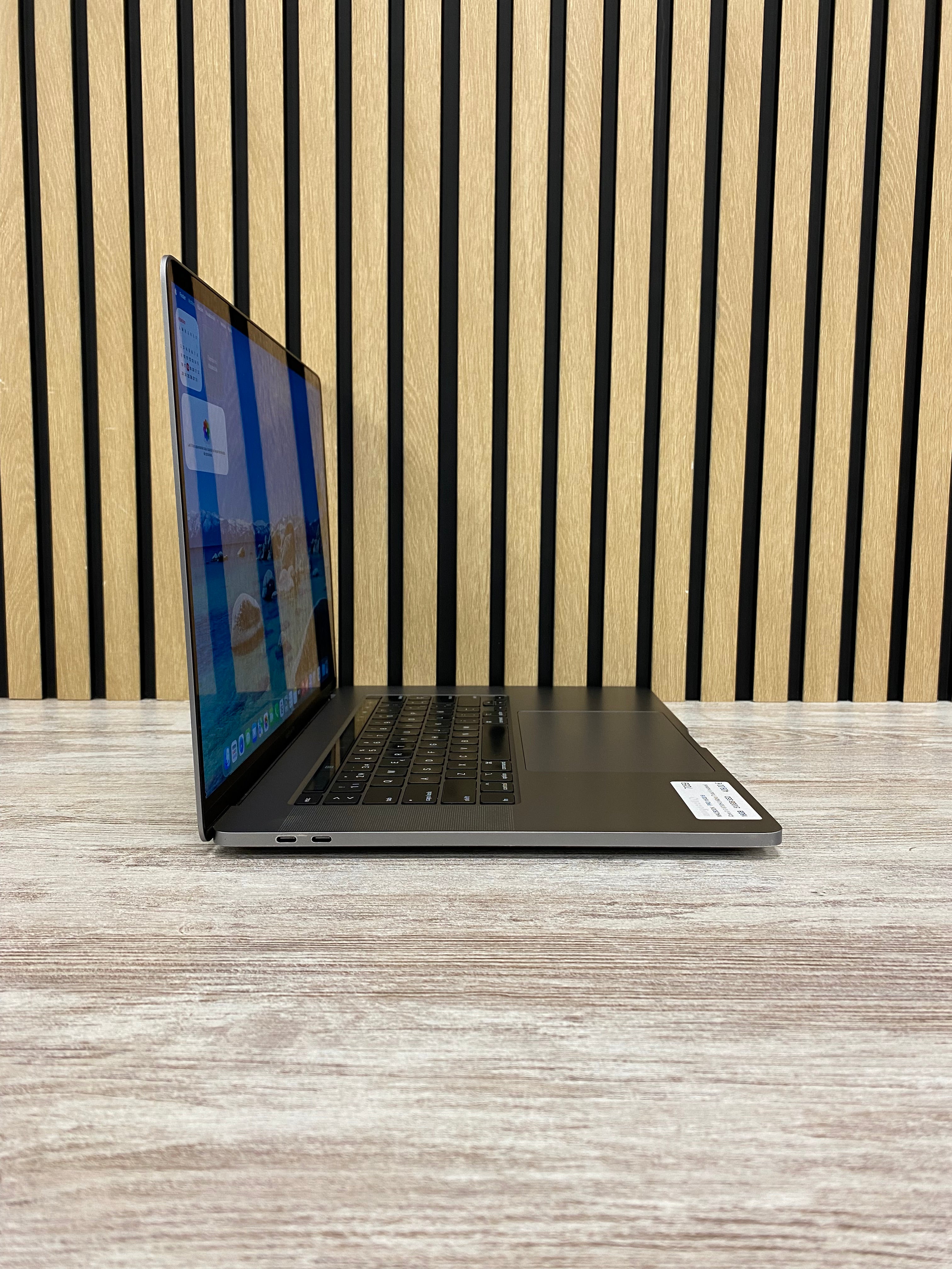 MacBook Pro 16" 2019 i7 16gb 512gb SSD - Moyacell