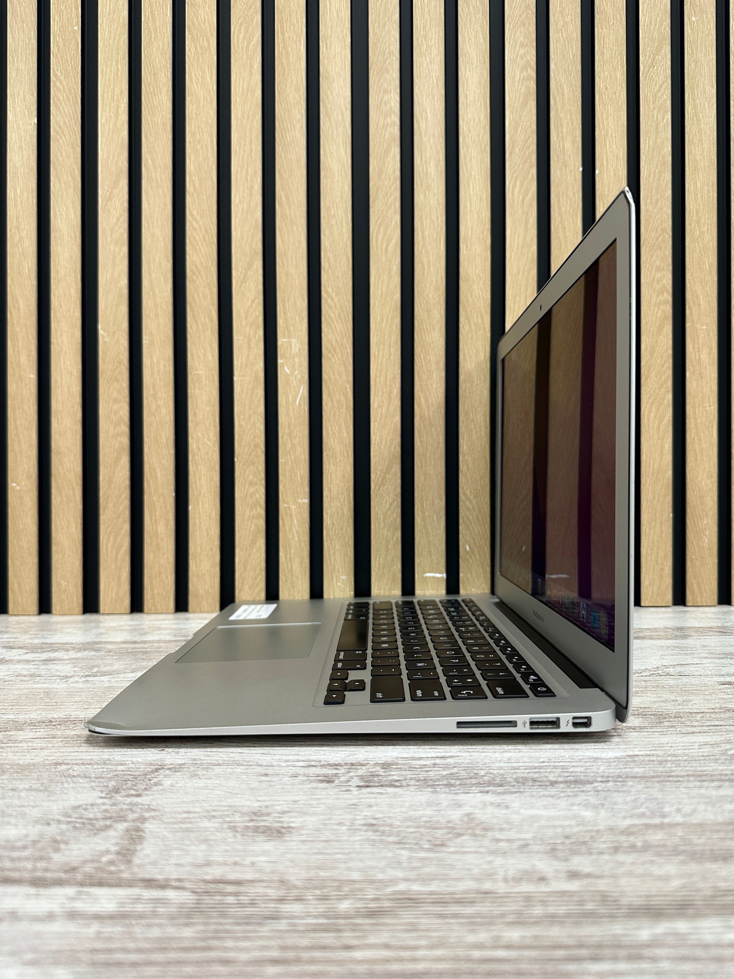 MacBook Air 13" 2017 i7 8gb 500gb SSD