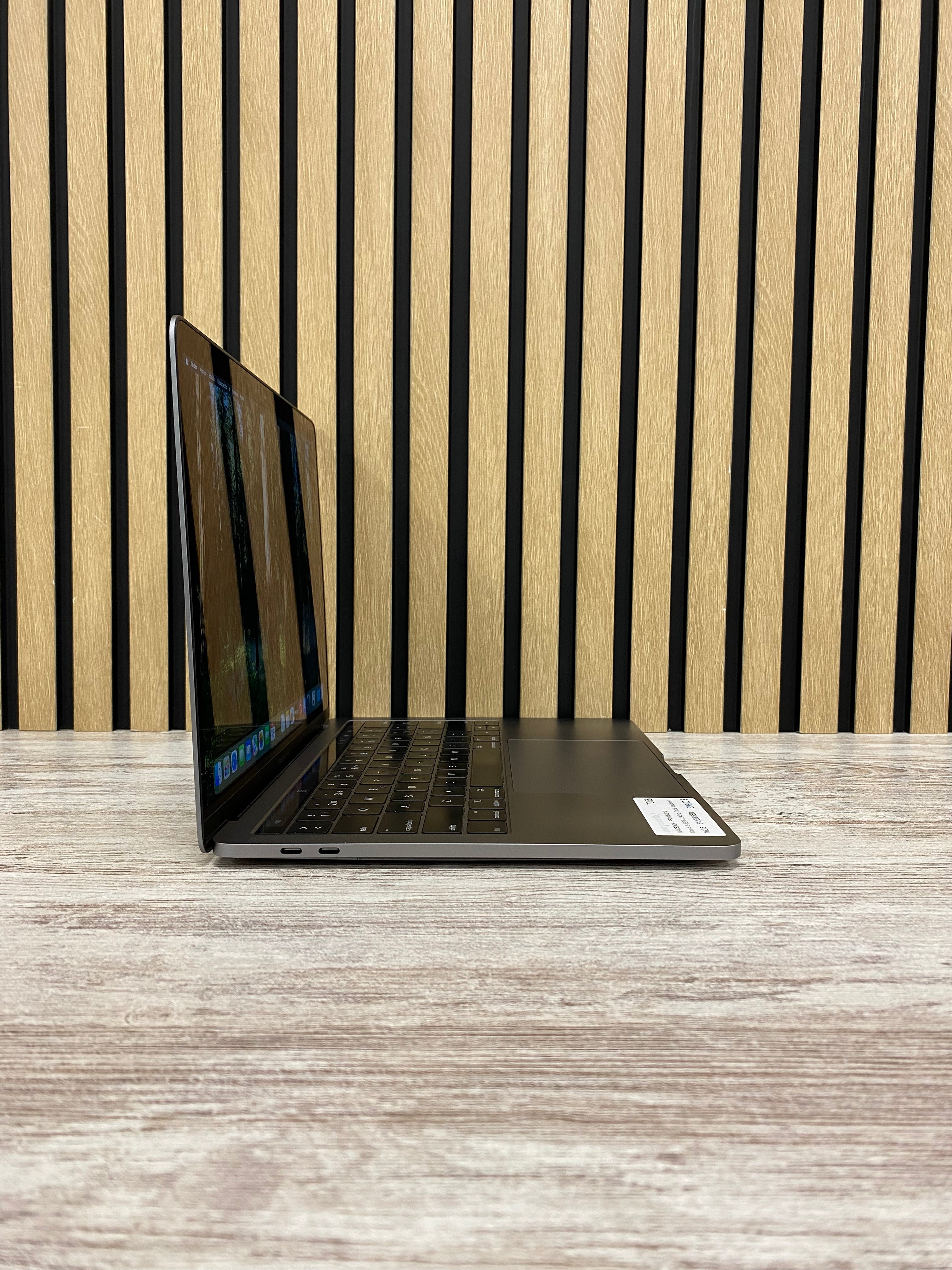 MacBook Pro 13" 2019 i5 16gb 512gb SSD