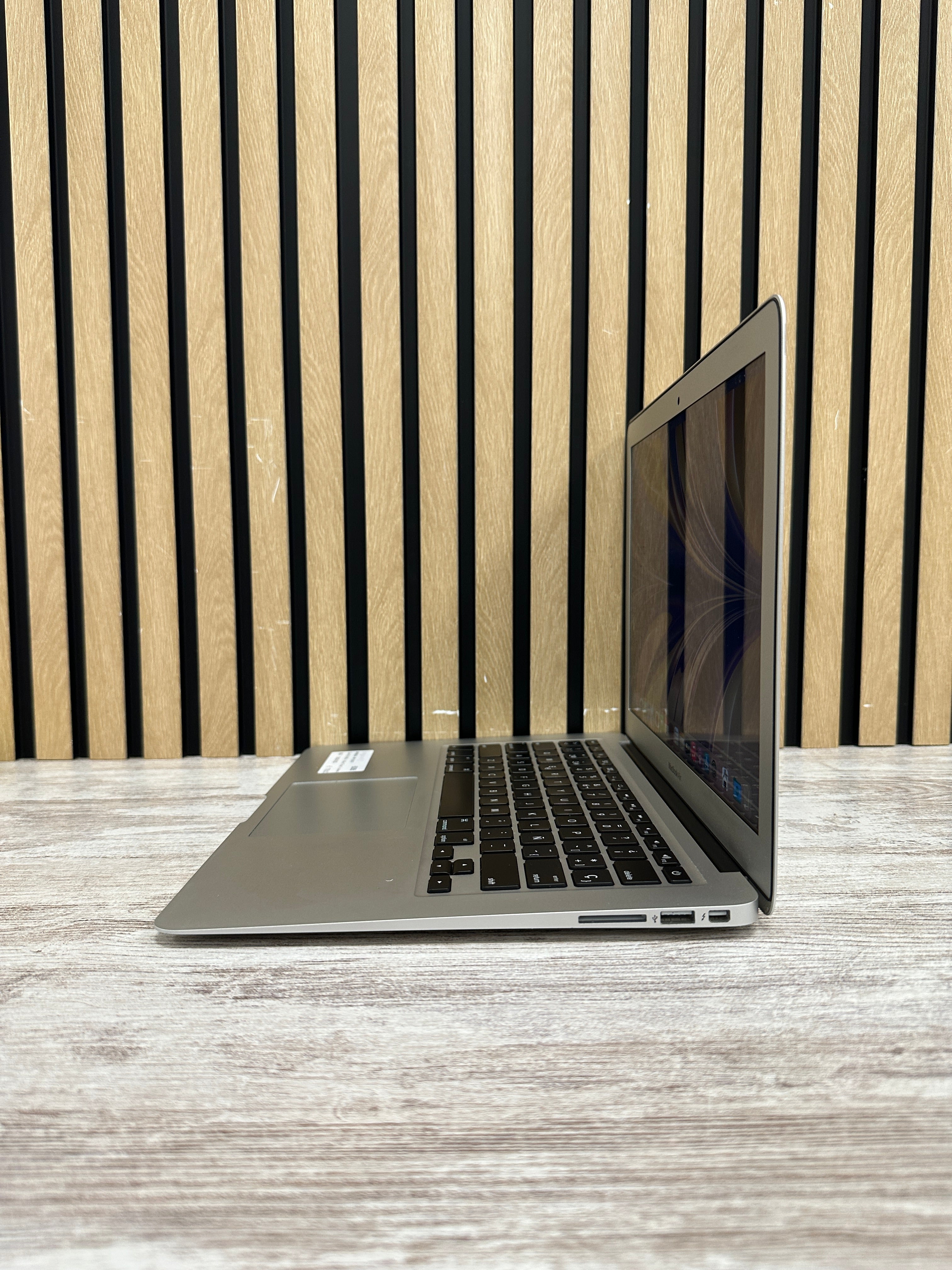 MacBook Air 13" 2017 i5 8gb 128gb SSD