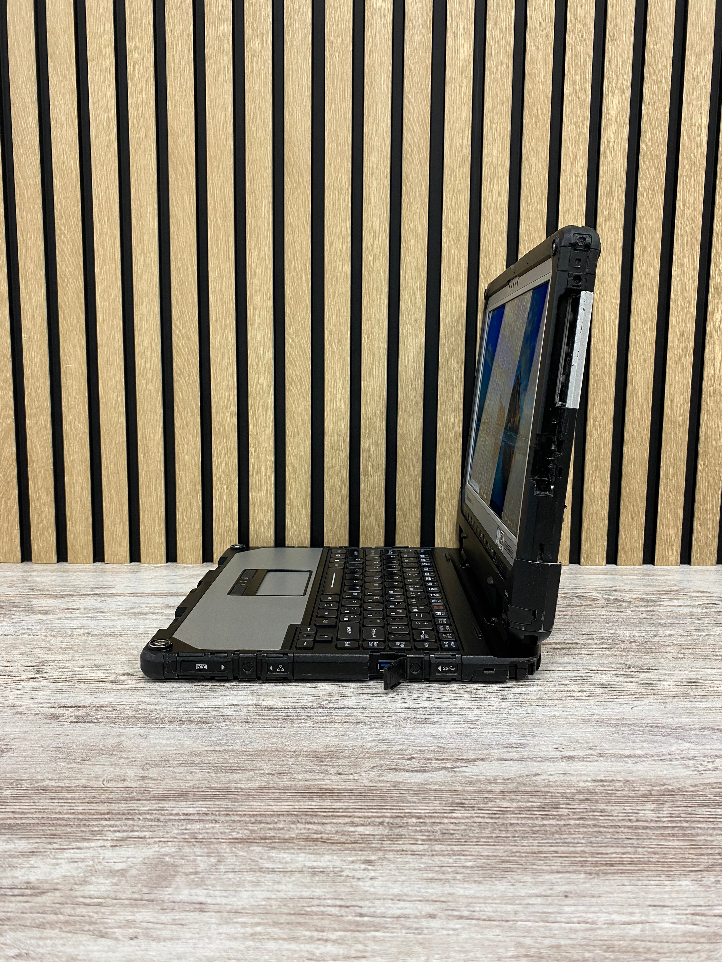 Panasonic ToughBook CF-33 i5 16gb 512gb SSD