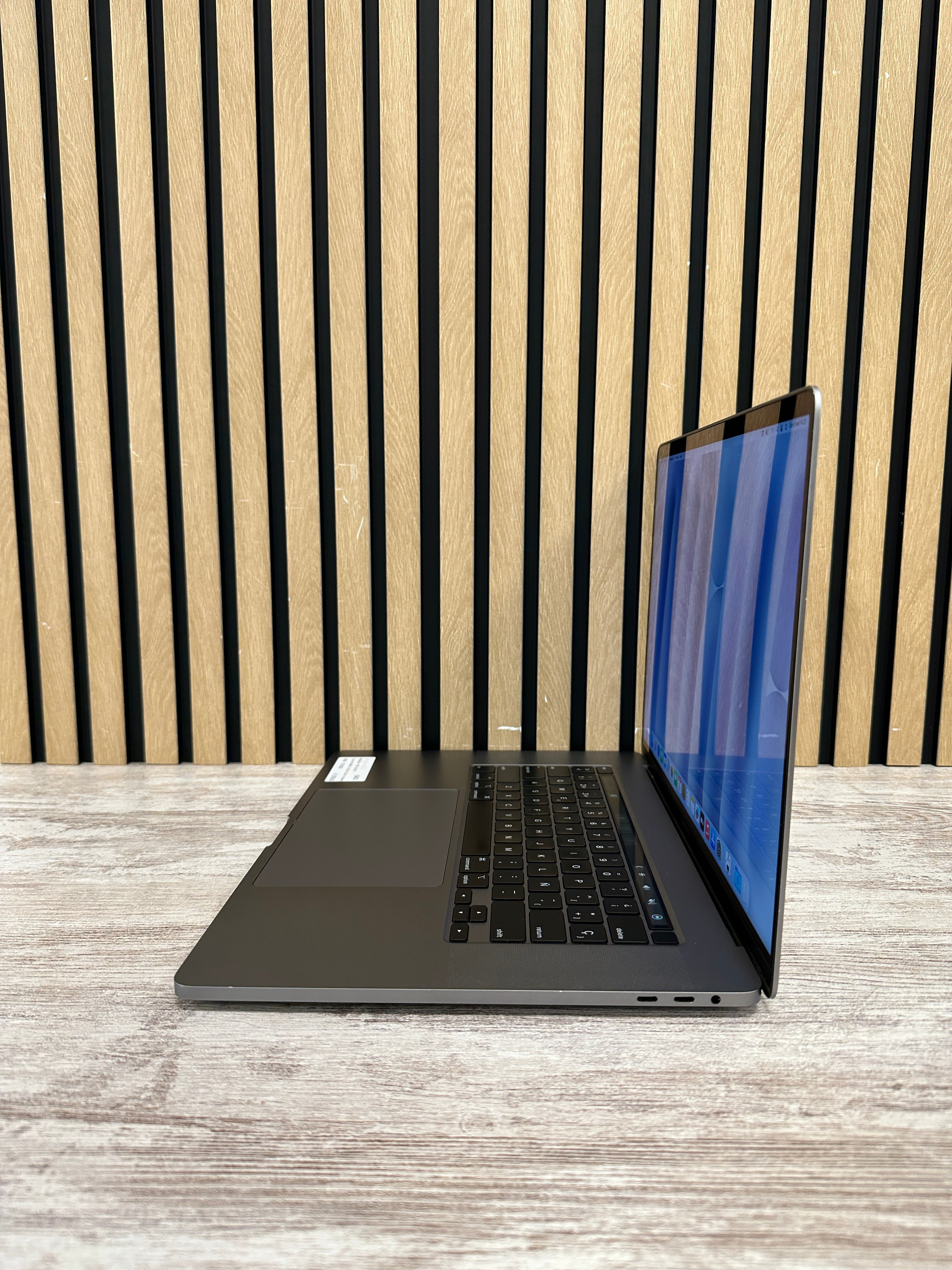 MacBook Pro 16" 2019 i9 16gb 1tb SSD