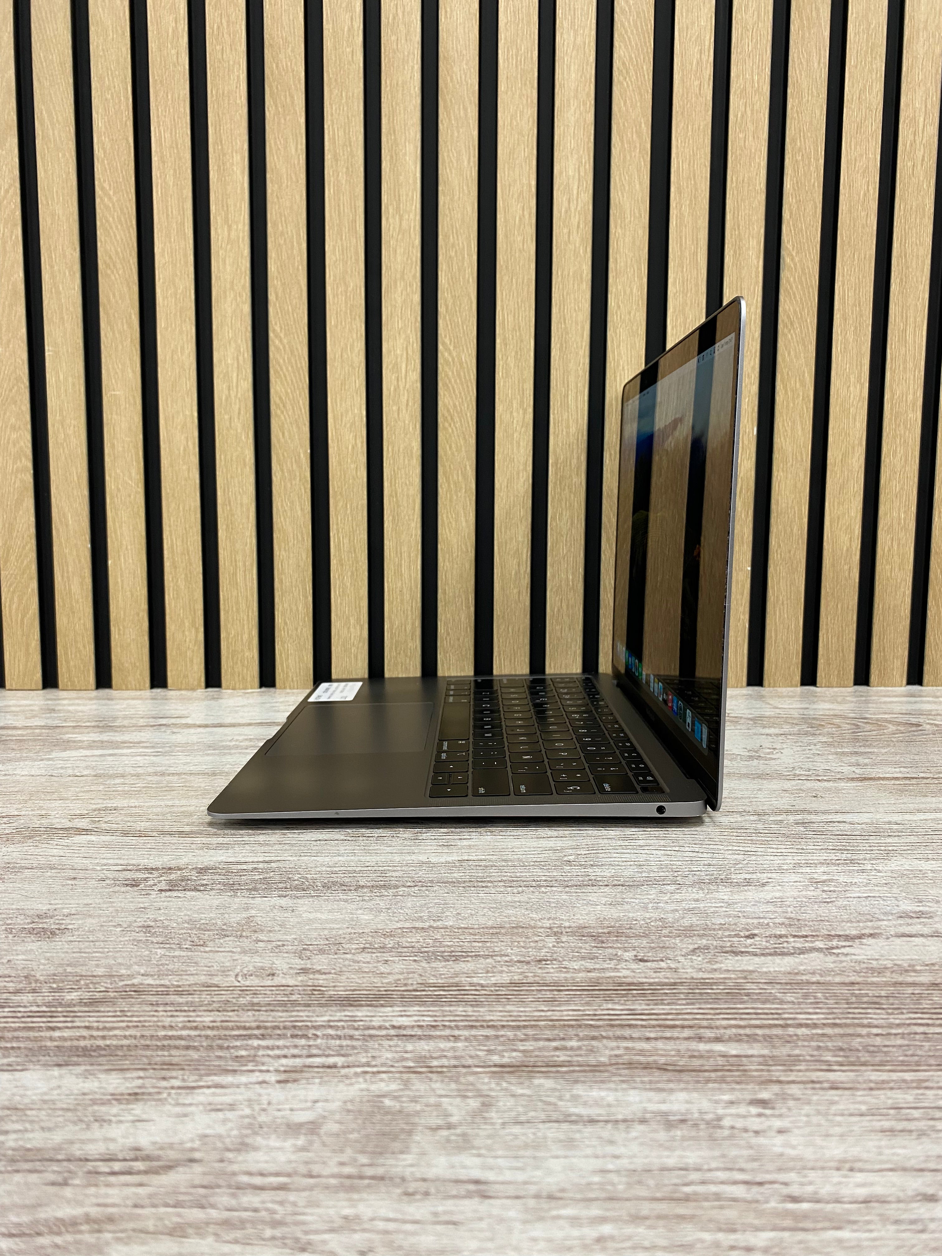 MacBook Air 13" 2019 i5 16gb 256gb SSD