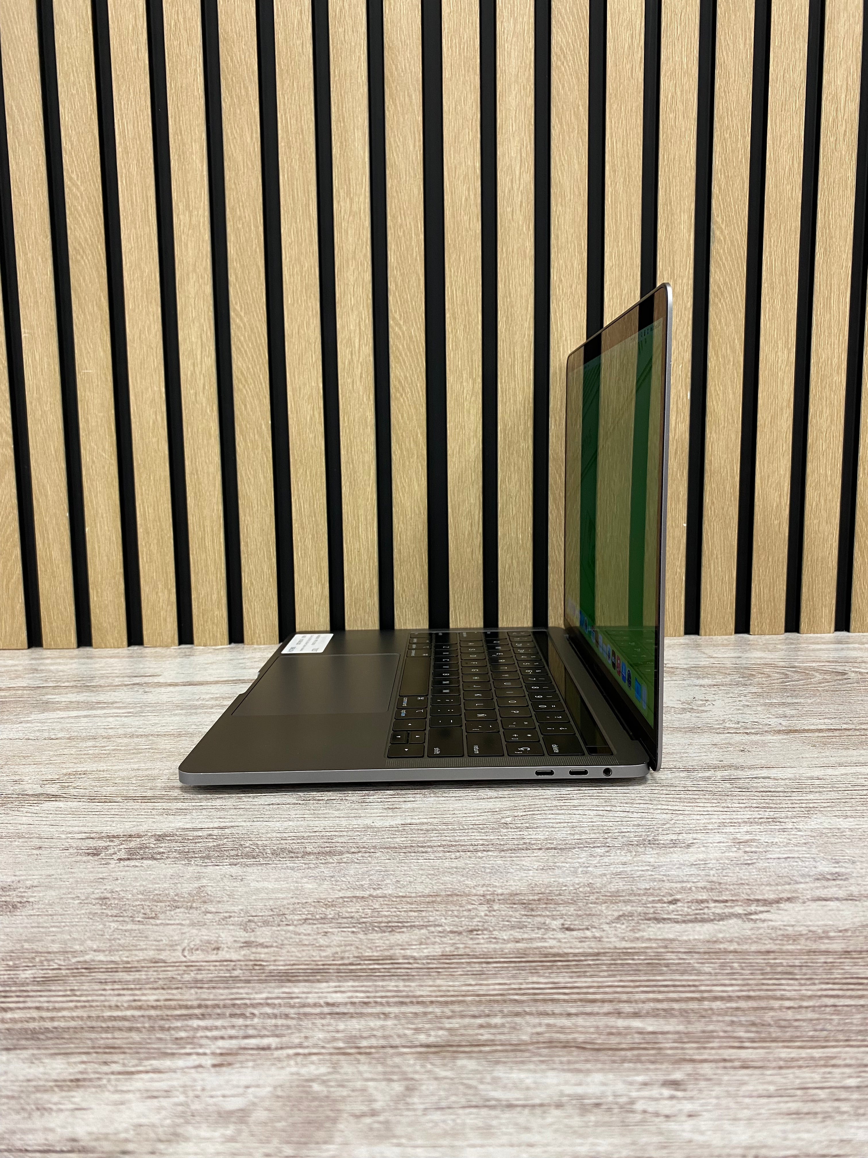 MacBook Pro 13" 2019 i5 16gb 512gb SSD