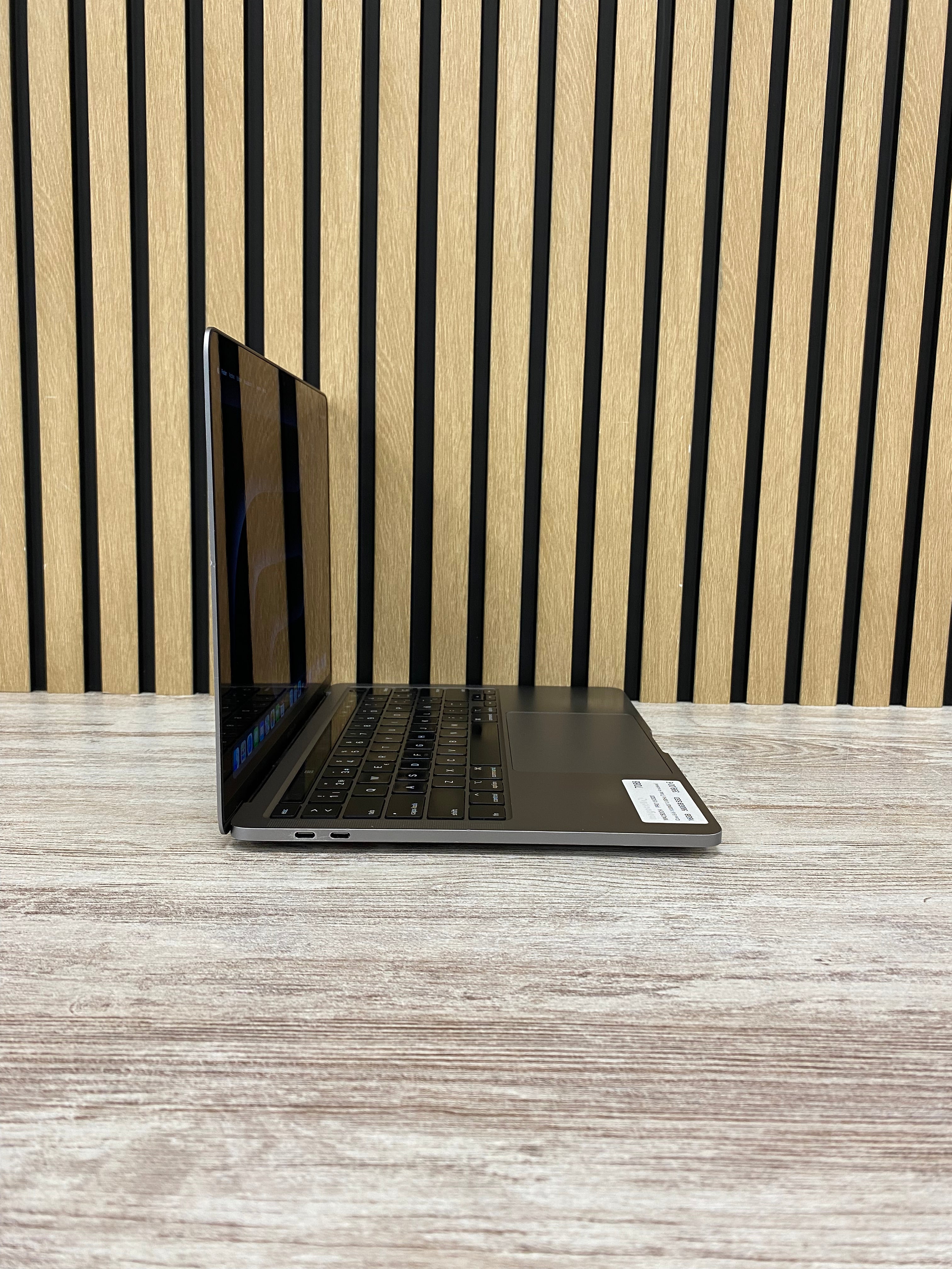 MacBook Pro 13" 2020 i5 16gb 500gb SSD