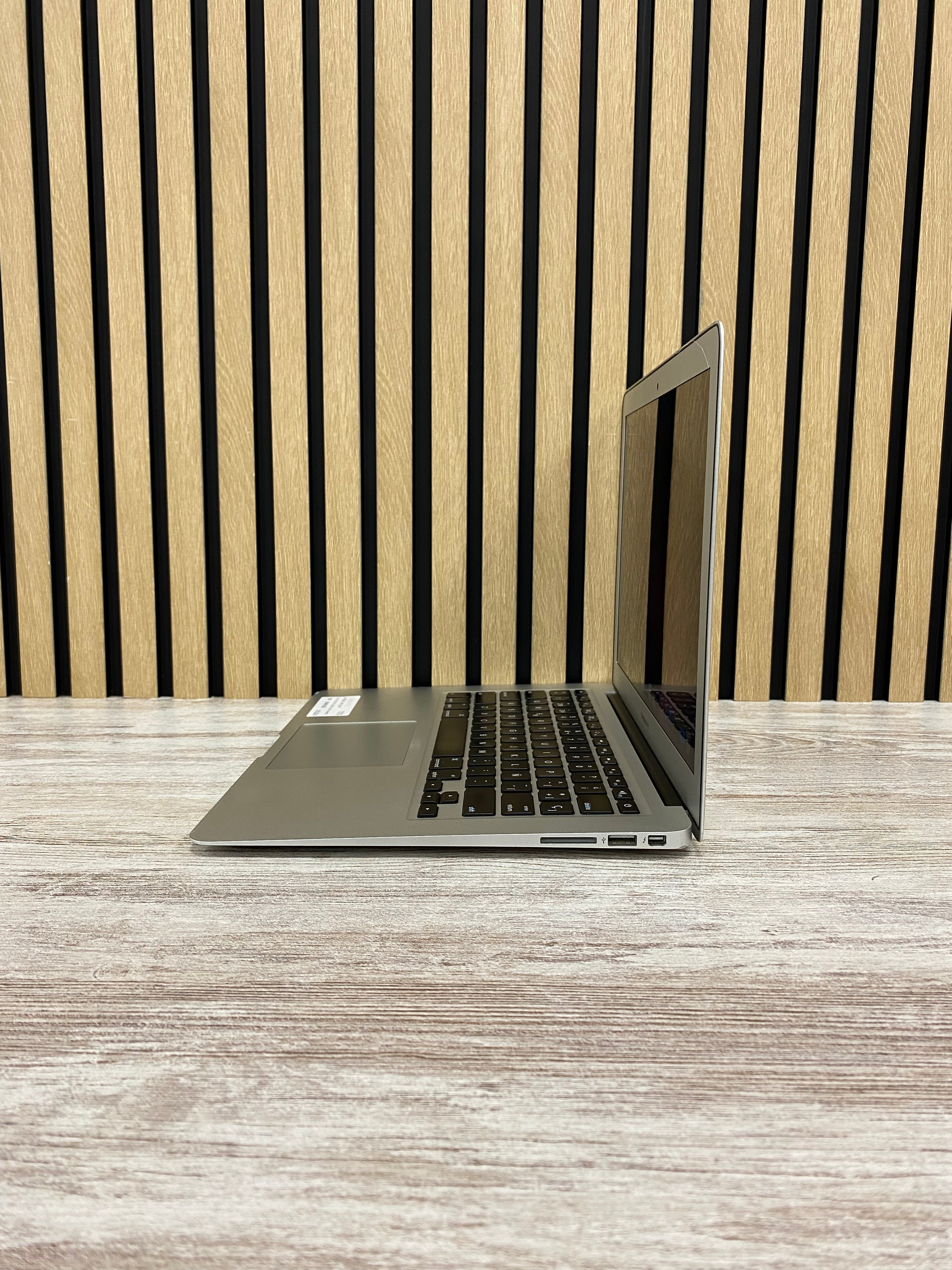 MacBook Air 13" 2017 i5 8gb 256gb SSD
