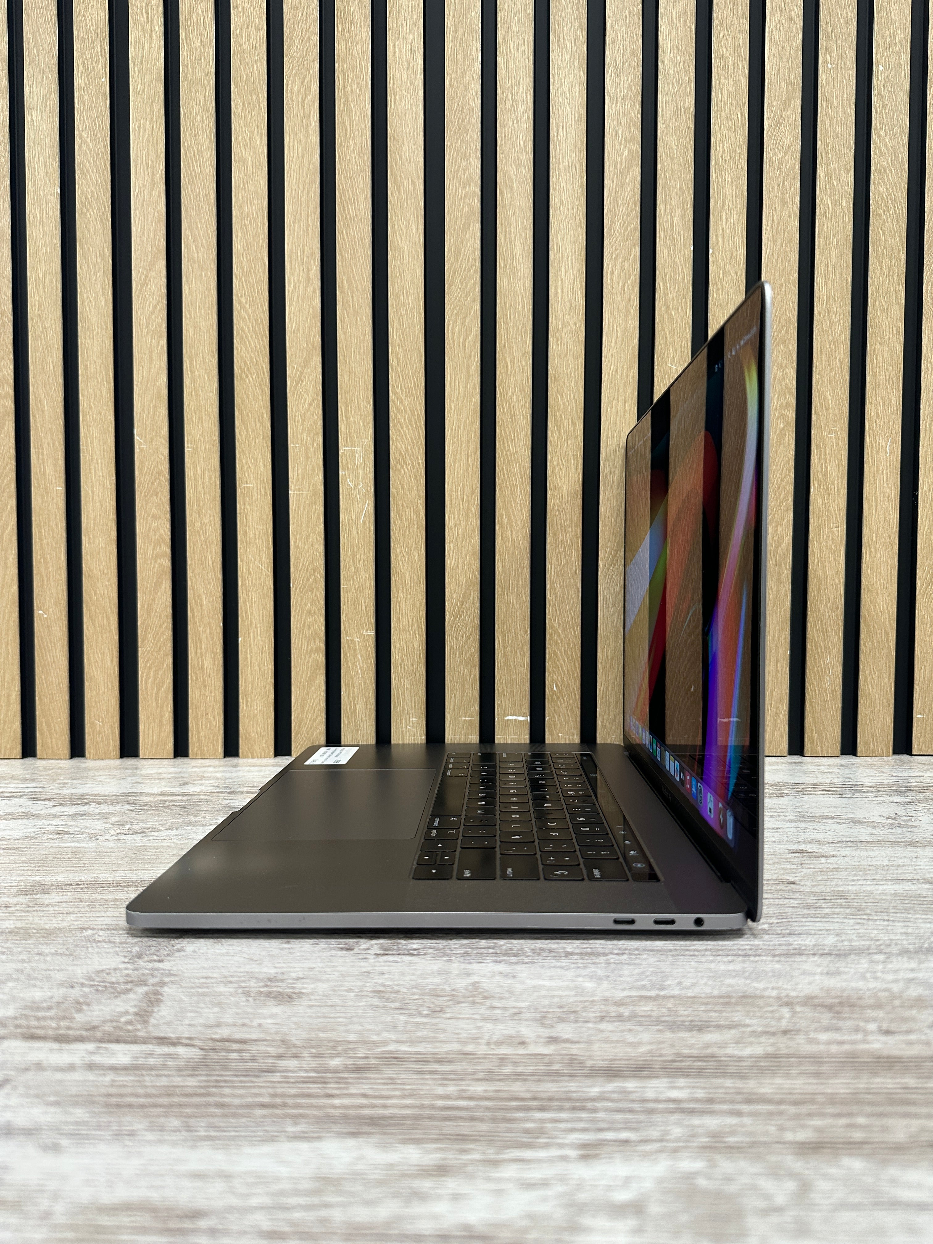 MacBook Pro 15" 2018 i9 16gb 500gb SSD