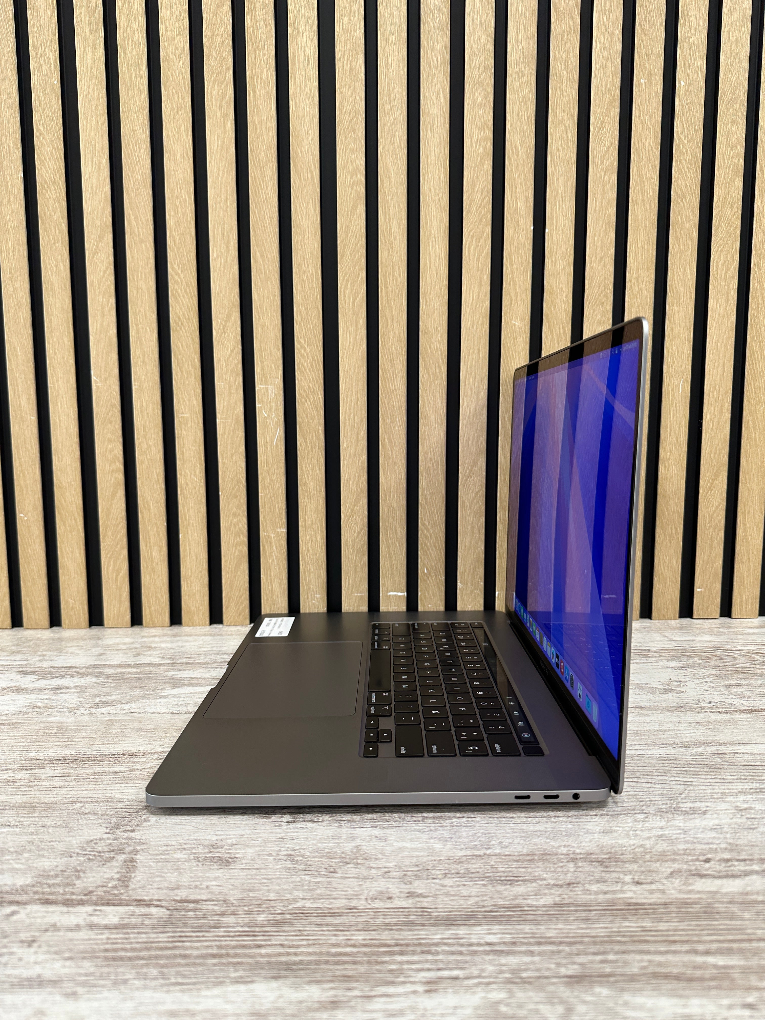 MacBook Pro 16" 2019 i9 16gb 1tb SSD