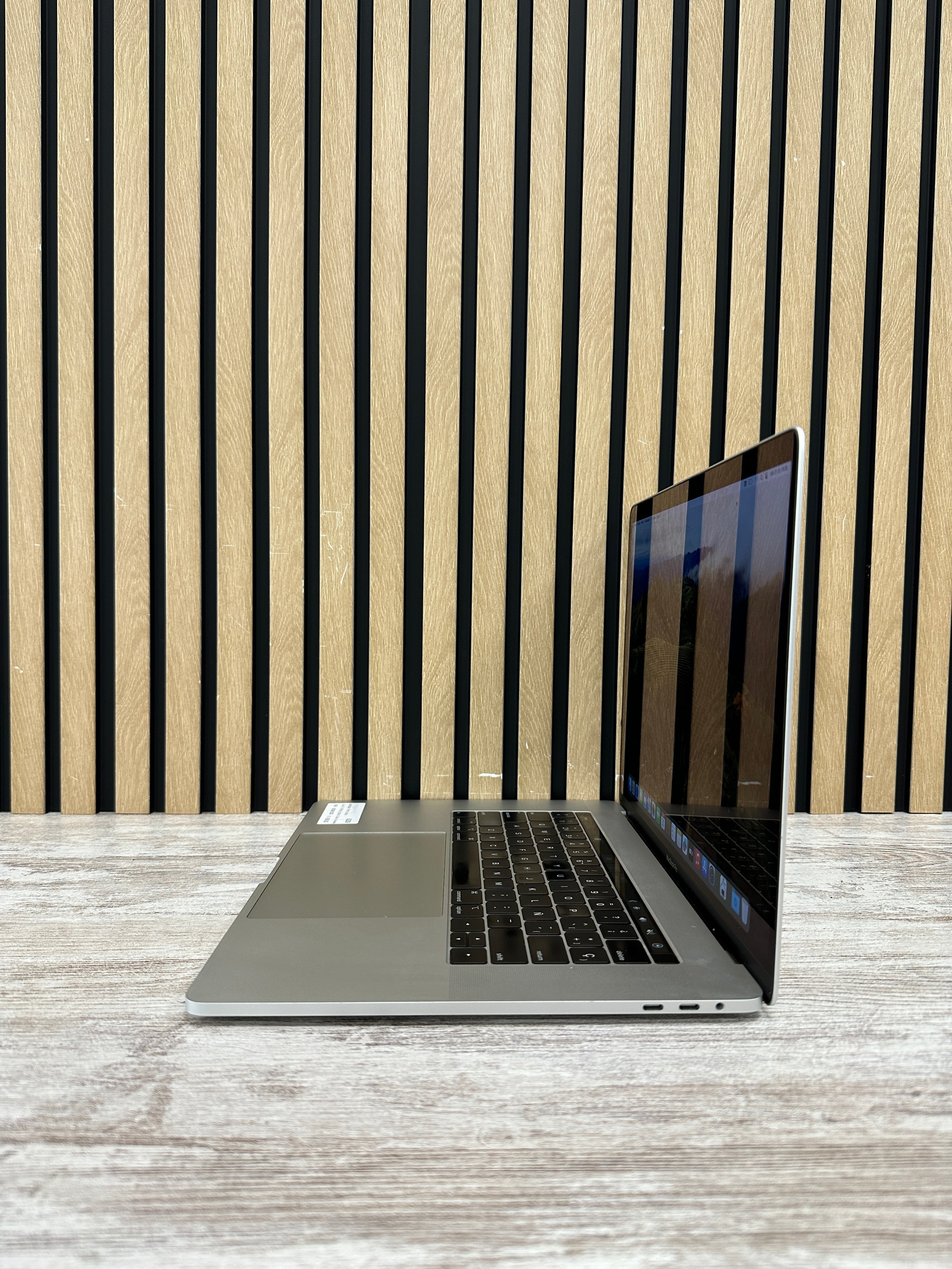 MacBook Pro 15" 2019 i7 16gb 500gb SSD