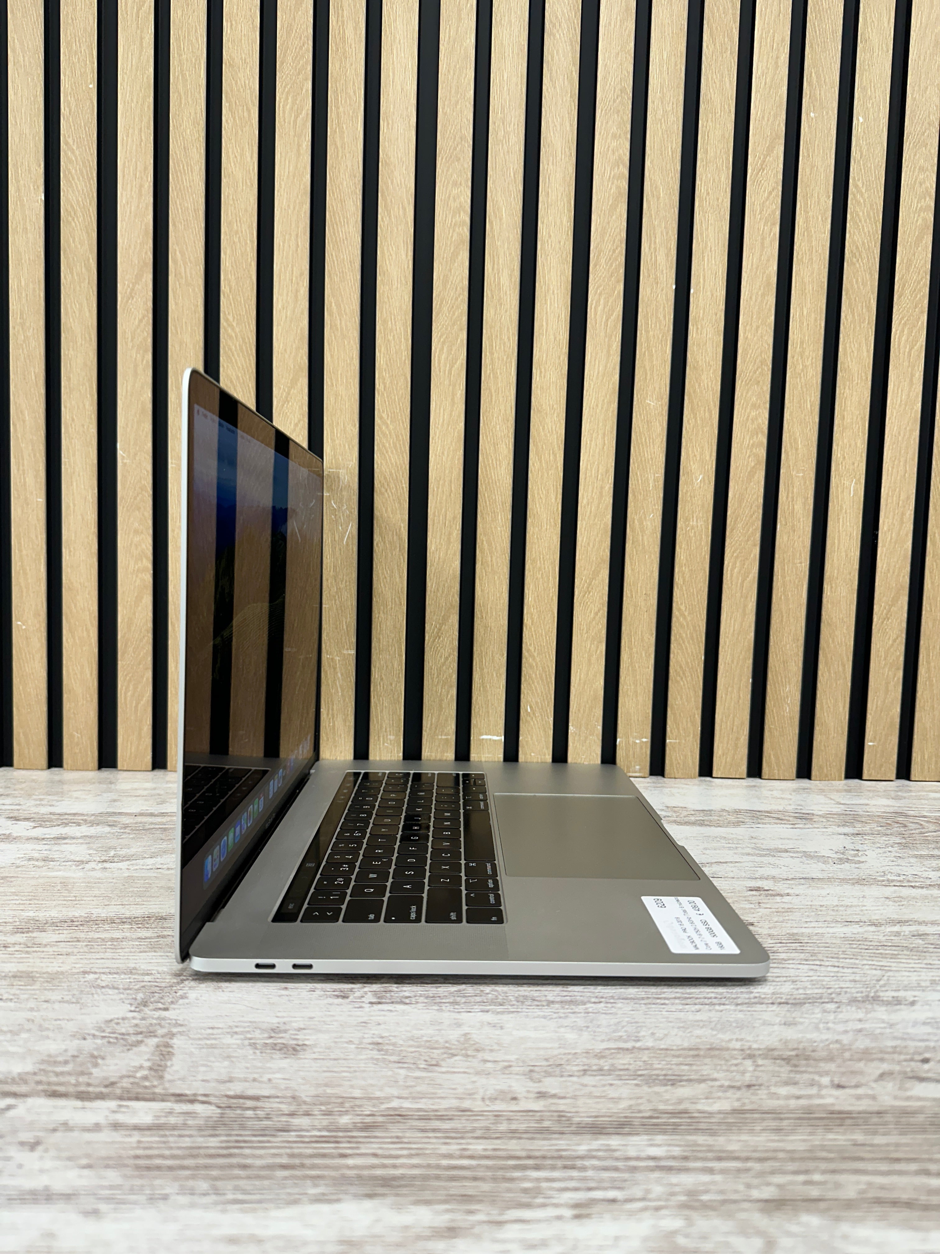 MacBook Pro 15" 2019 i7 16gb 500gb SSD