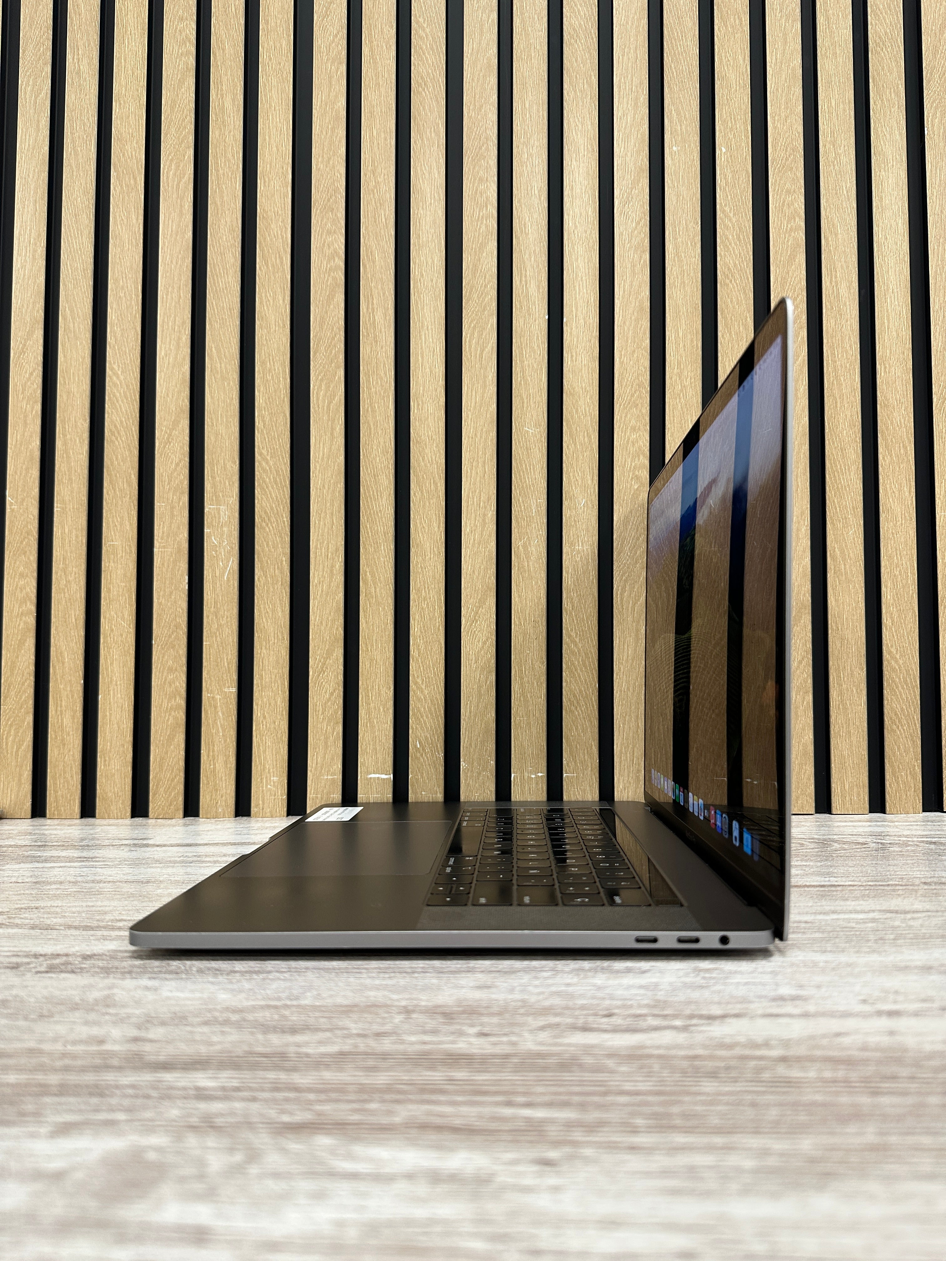 MacBook Pro 15" 2019 i9 16gb 500gb SSD