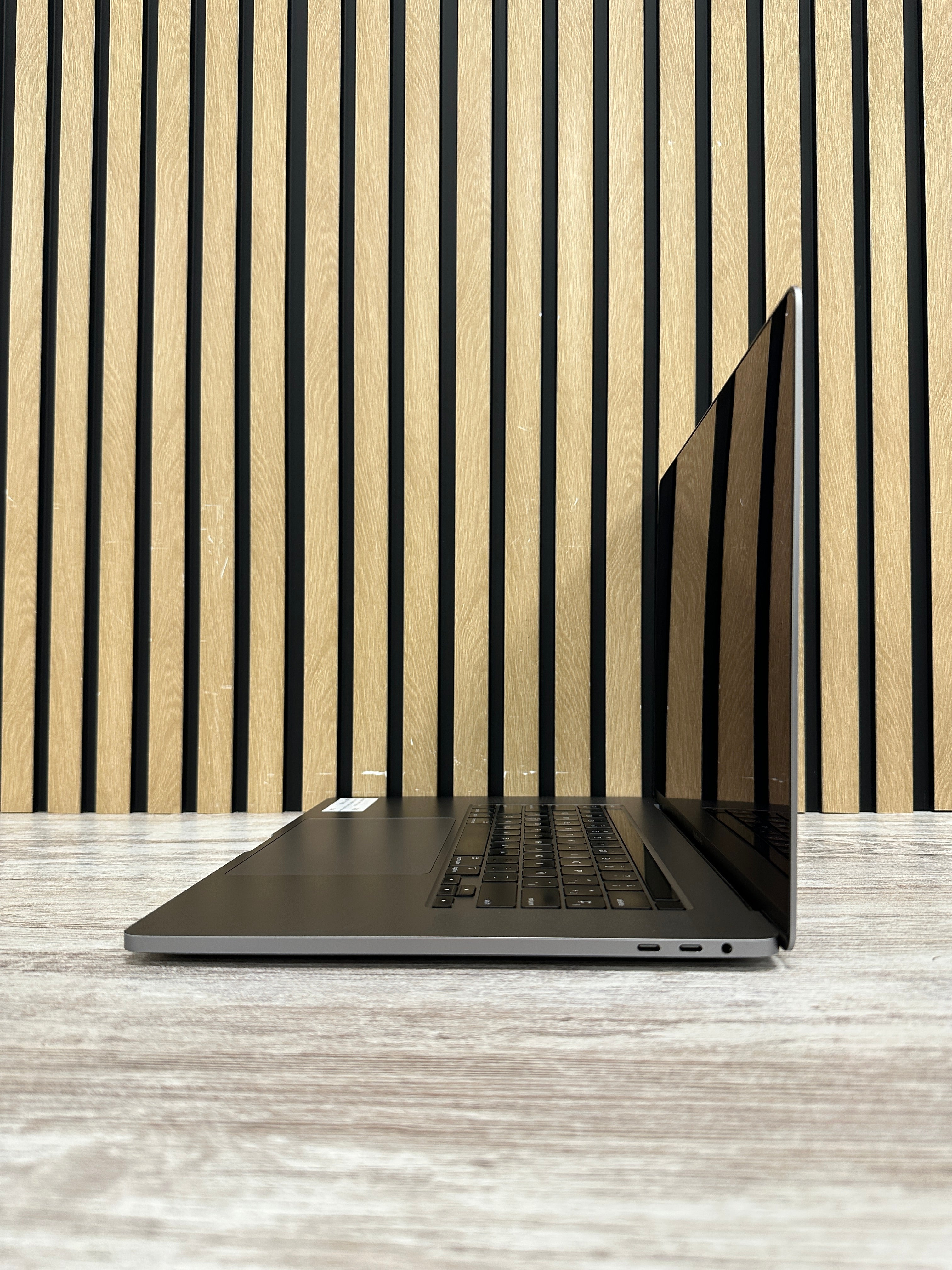 MacBook Pro 16" 2019 i9 16gb 1tb SSD