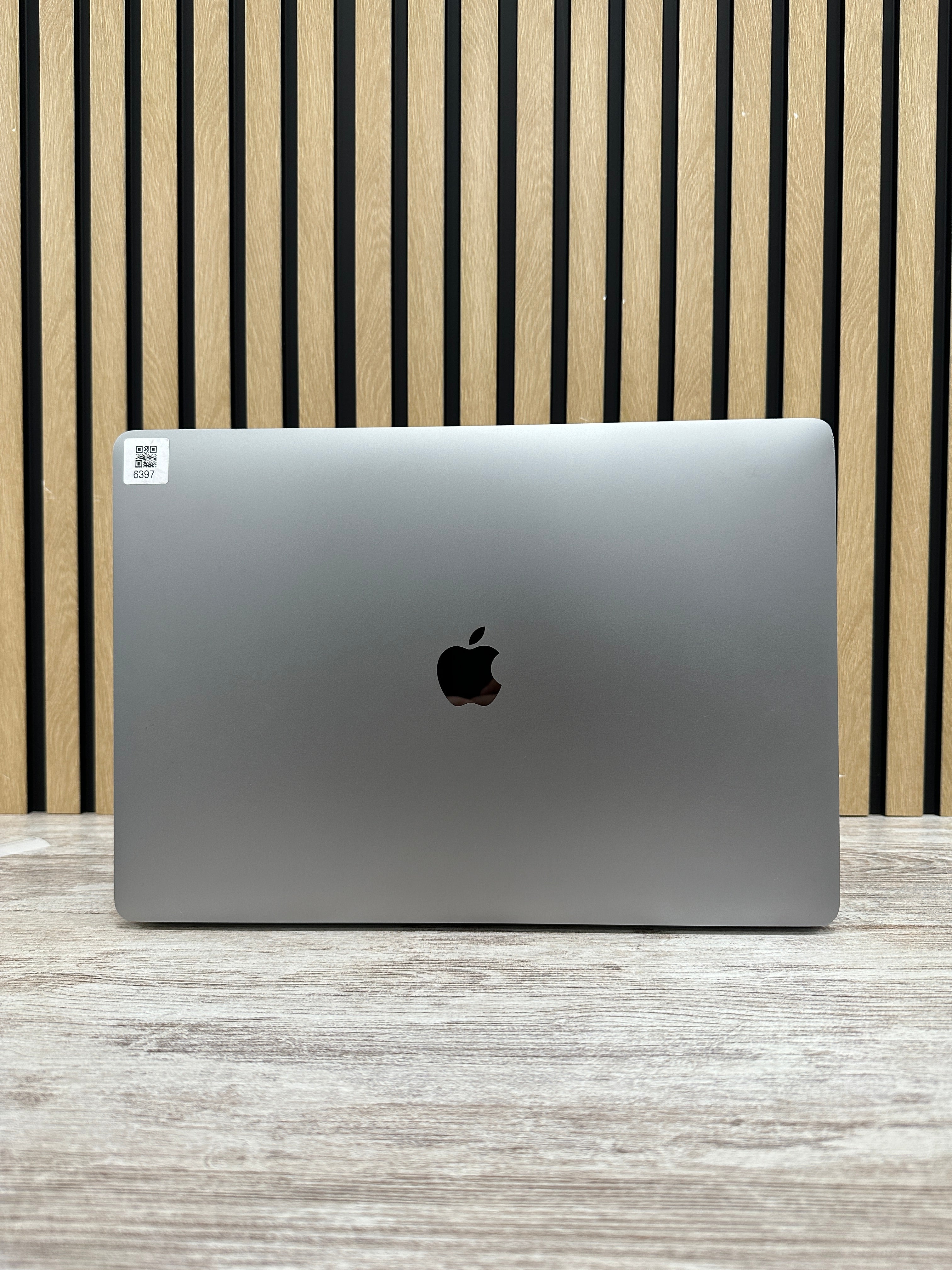 MacBook Pro 15" 2017 i7 16gb 500gb SSD
