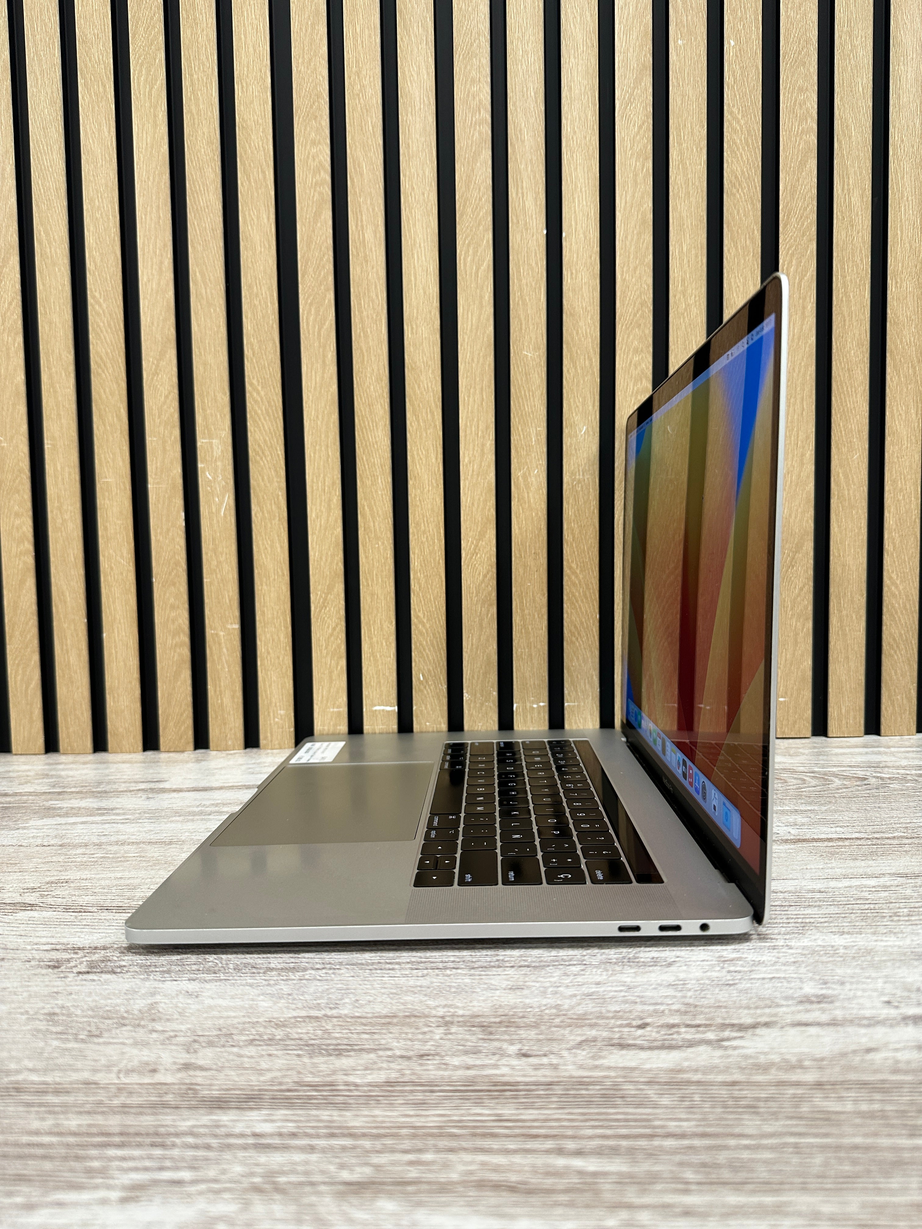 MacBook Pro 15" 2017 i7 16gb 500gb SSD