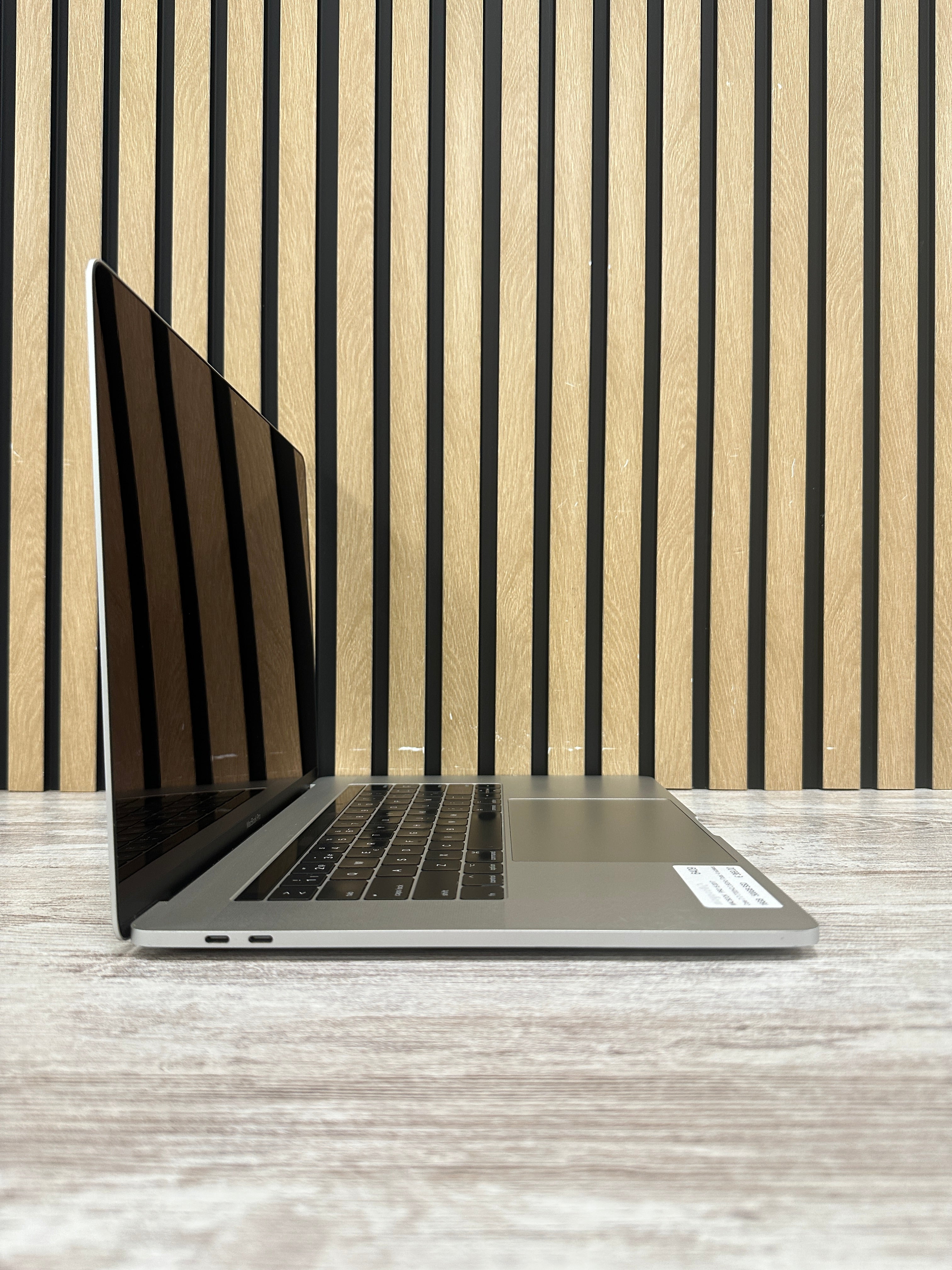 MacBook Pro 15" 2017 i7 16gb 500gb SSD