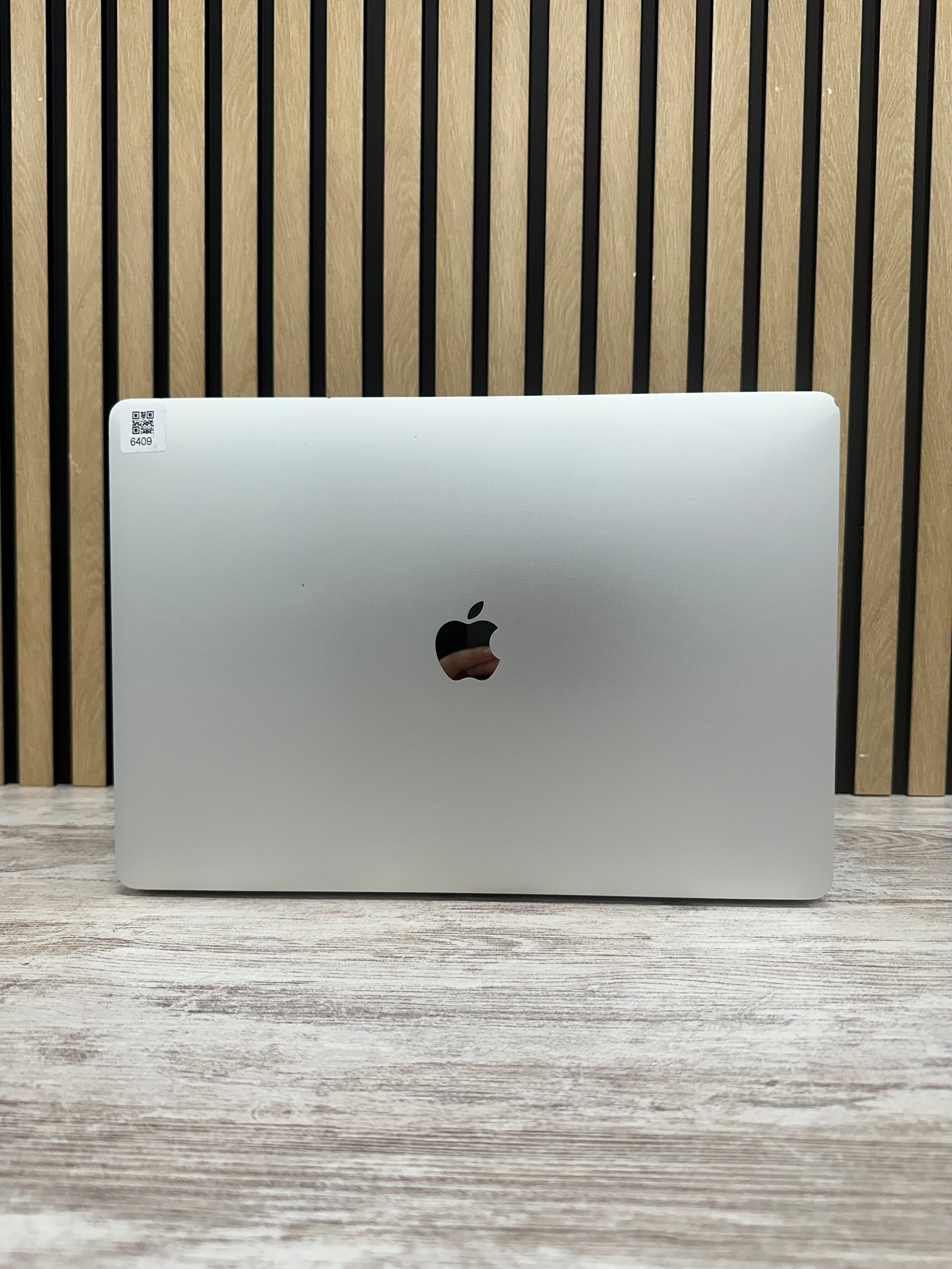 MacBook Pro 15" 2017 i7 16gb 500gb SSD