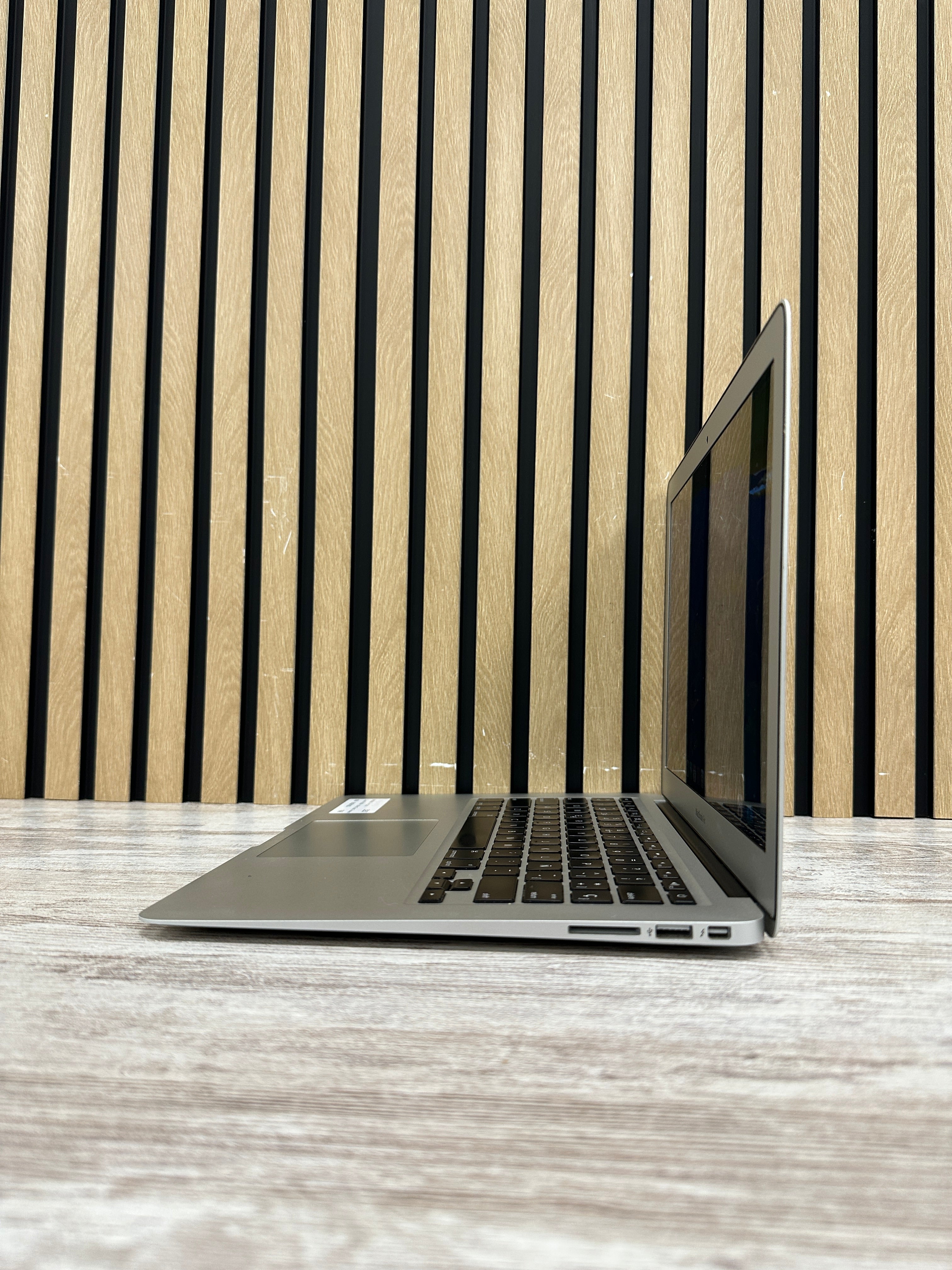 MacBook Air 13" 2017 i5 8gb 256gb SSD