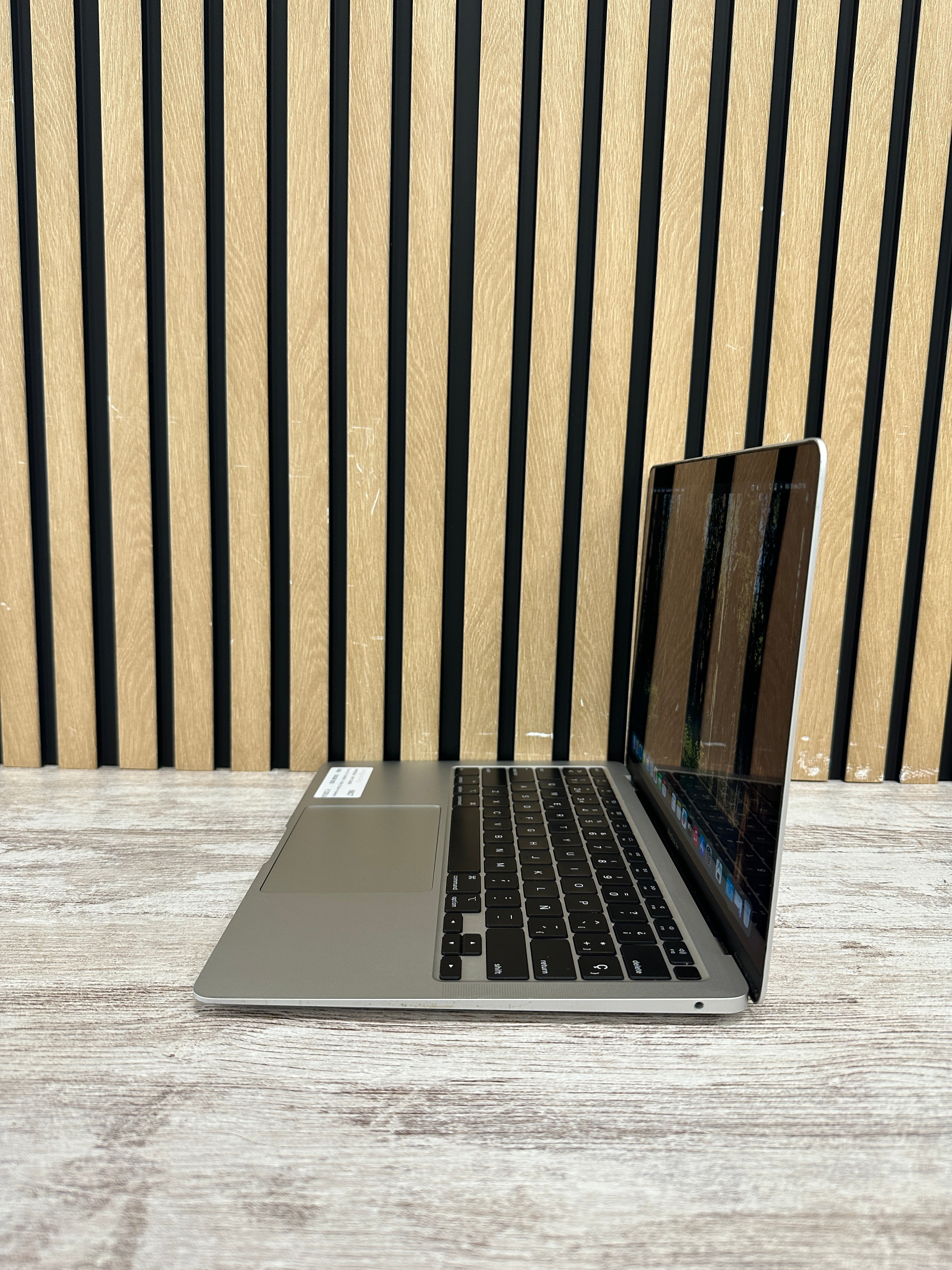 MacBook Air 13" 2020 i5 8gb 500gb SSD